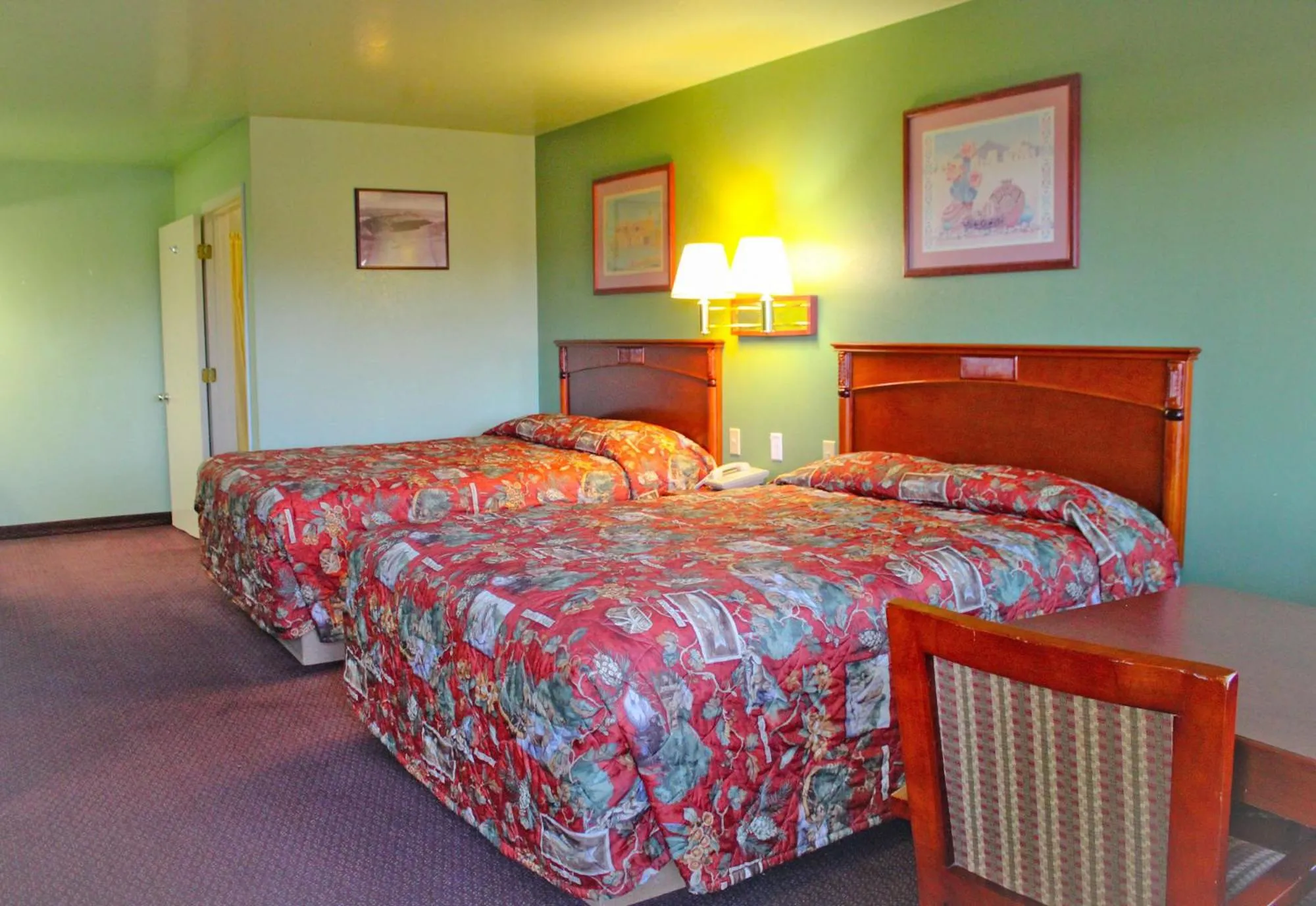 Bed in Hawthorne's Best Inn