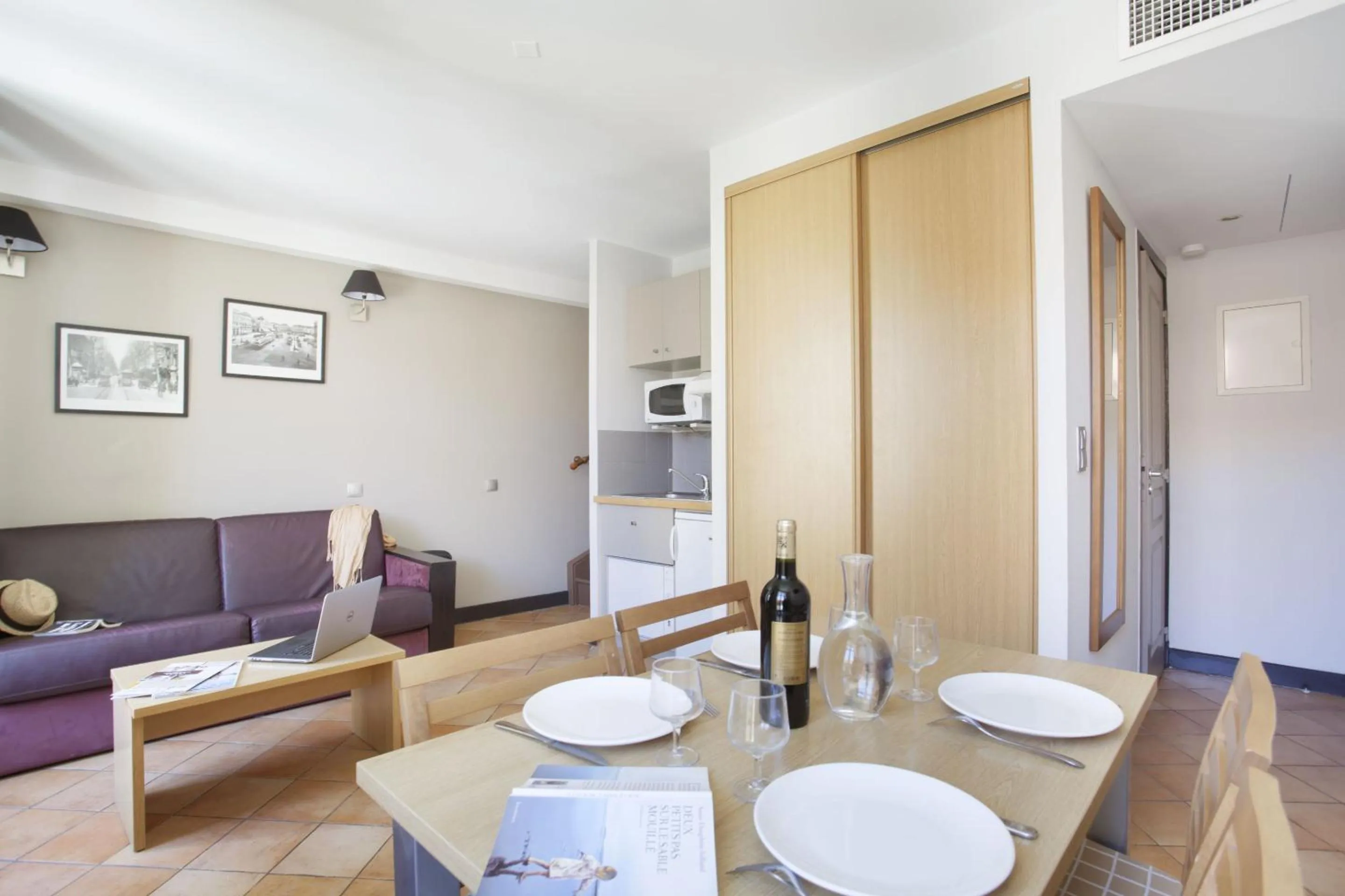 Dining area in Appart'hôtel Odalys City - Nice Centre