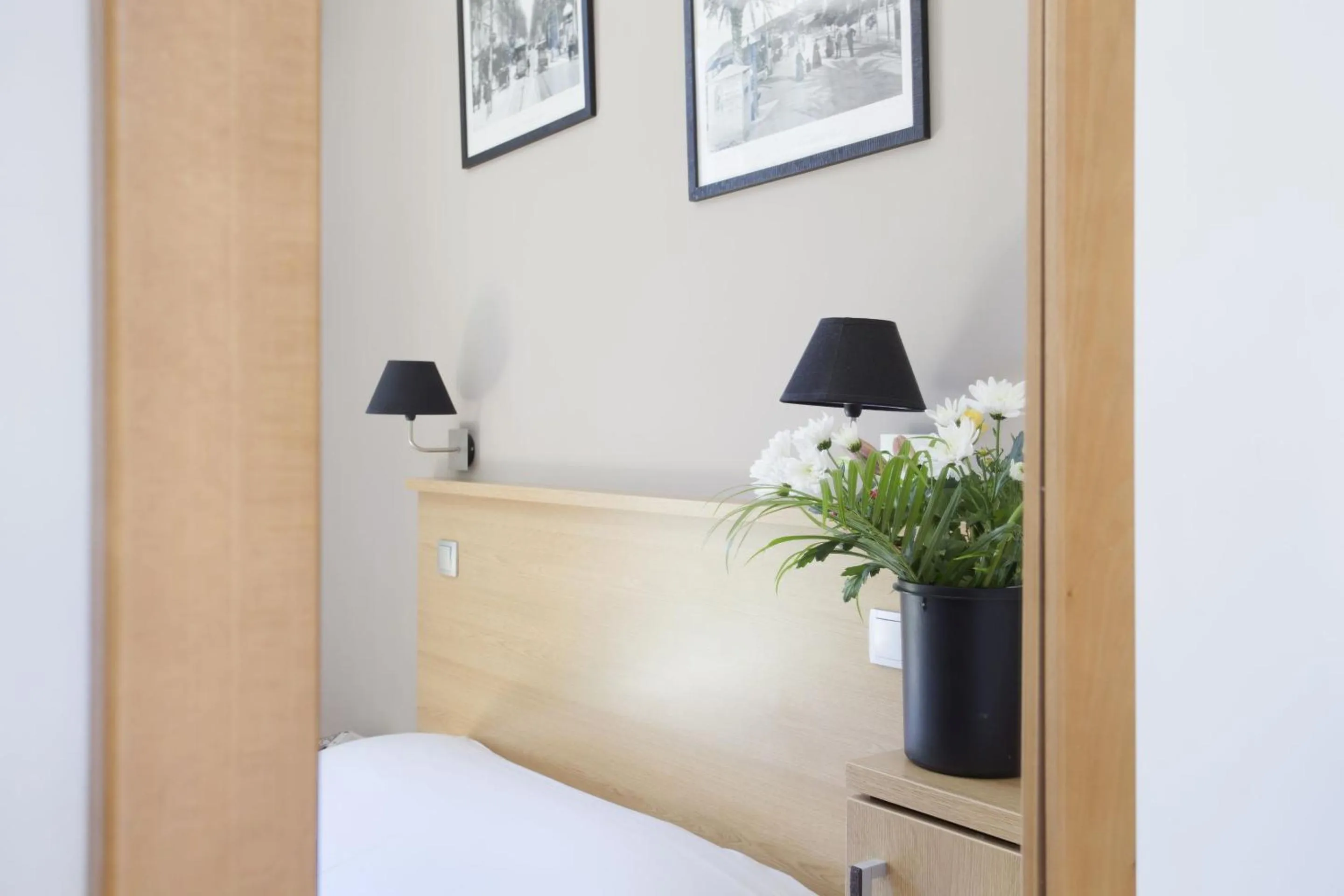 Bedroom, Bed in Appart'hôtel Odalys City - Nice Centre