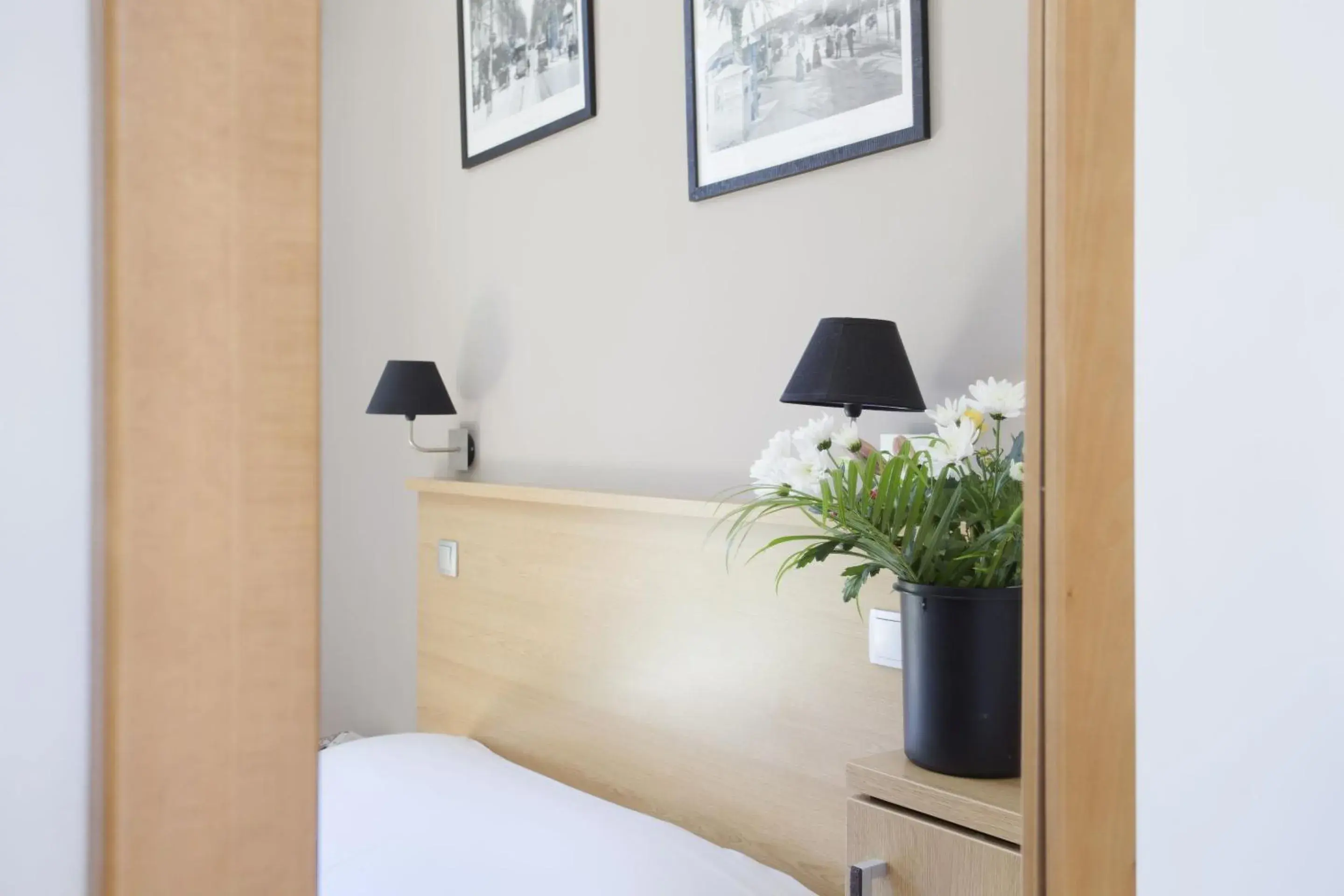 Bedroom, Bed in Appart'hôtel Odalys City - Nice Centre Bedroom, Bed in Appart'hôtel Odalys City - Nice Centre