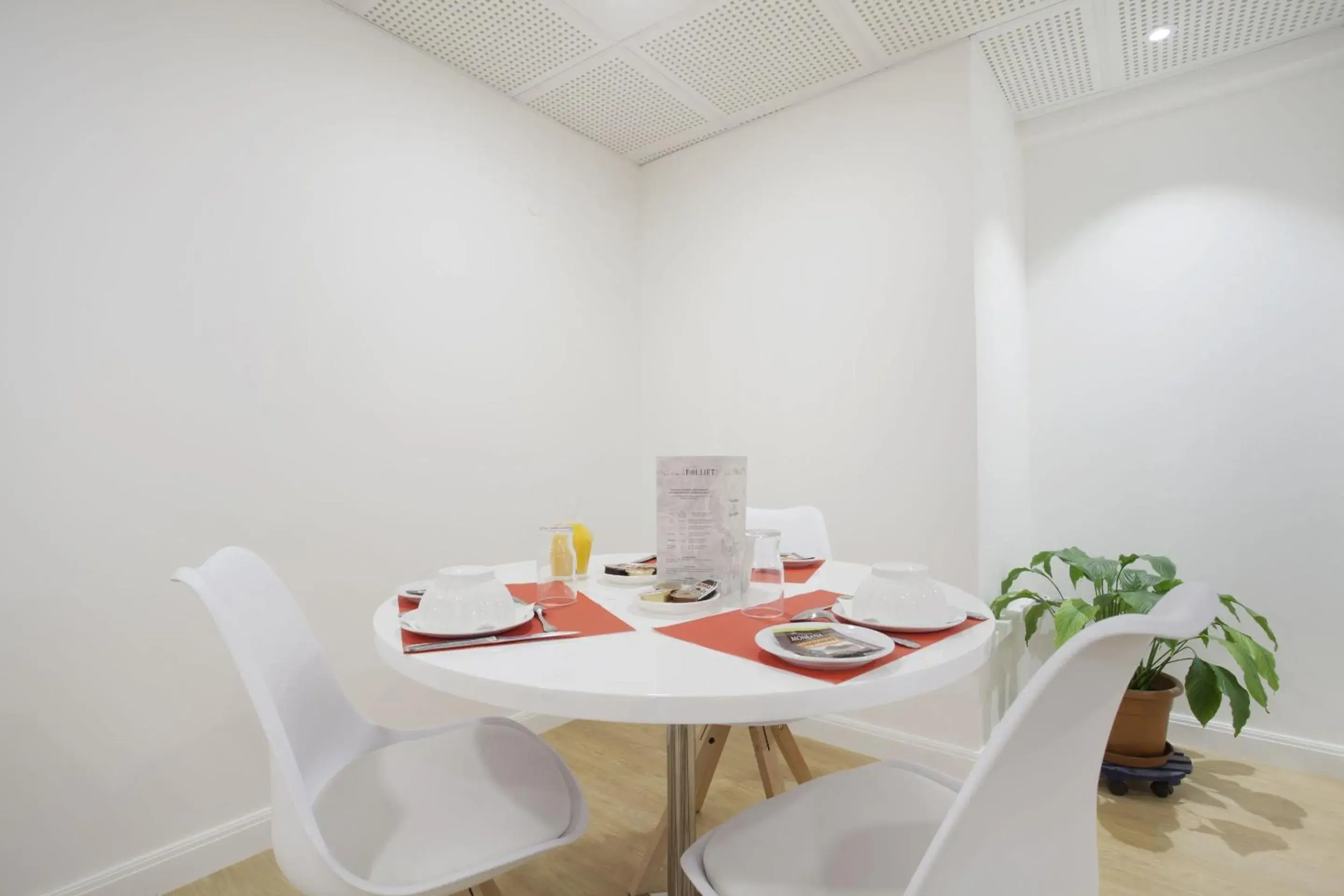 Breakfast in Appart'hôtel Odalys City - Nice Centre Breakfast in Appart'hôtel Odalys City - Nice Centre