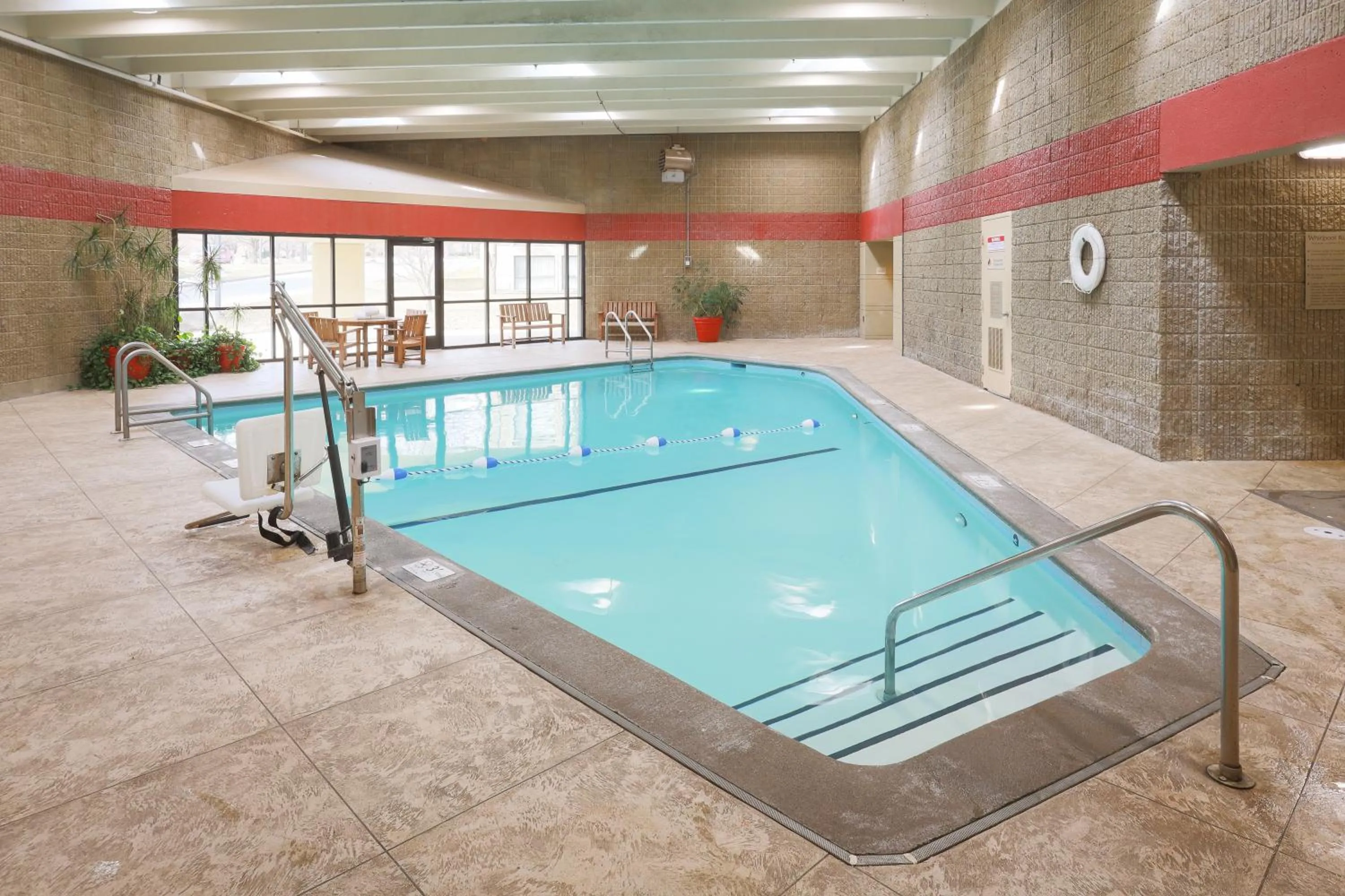 Swimming pool in Gateway Hotel and Conference Center