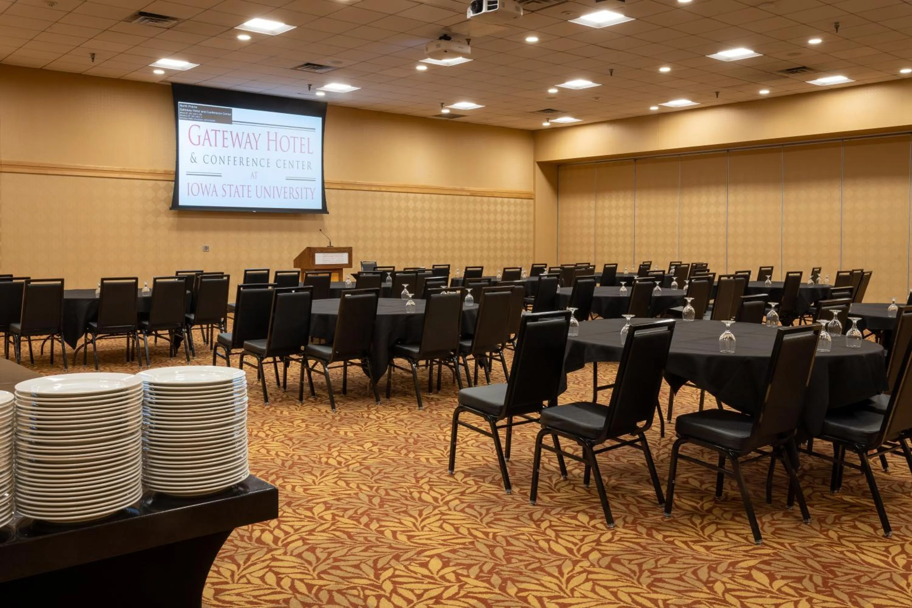 Meeting/conference room in Gateway Hotel and Conference Center