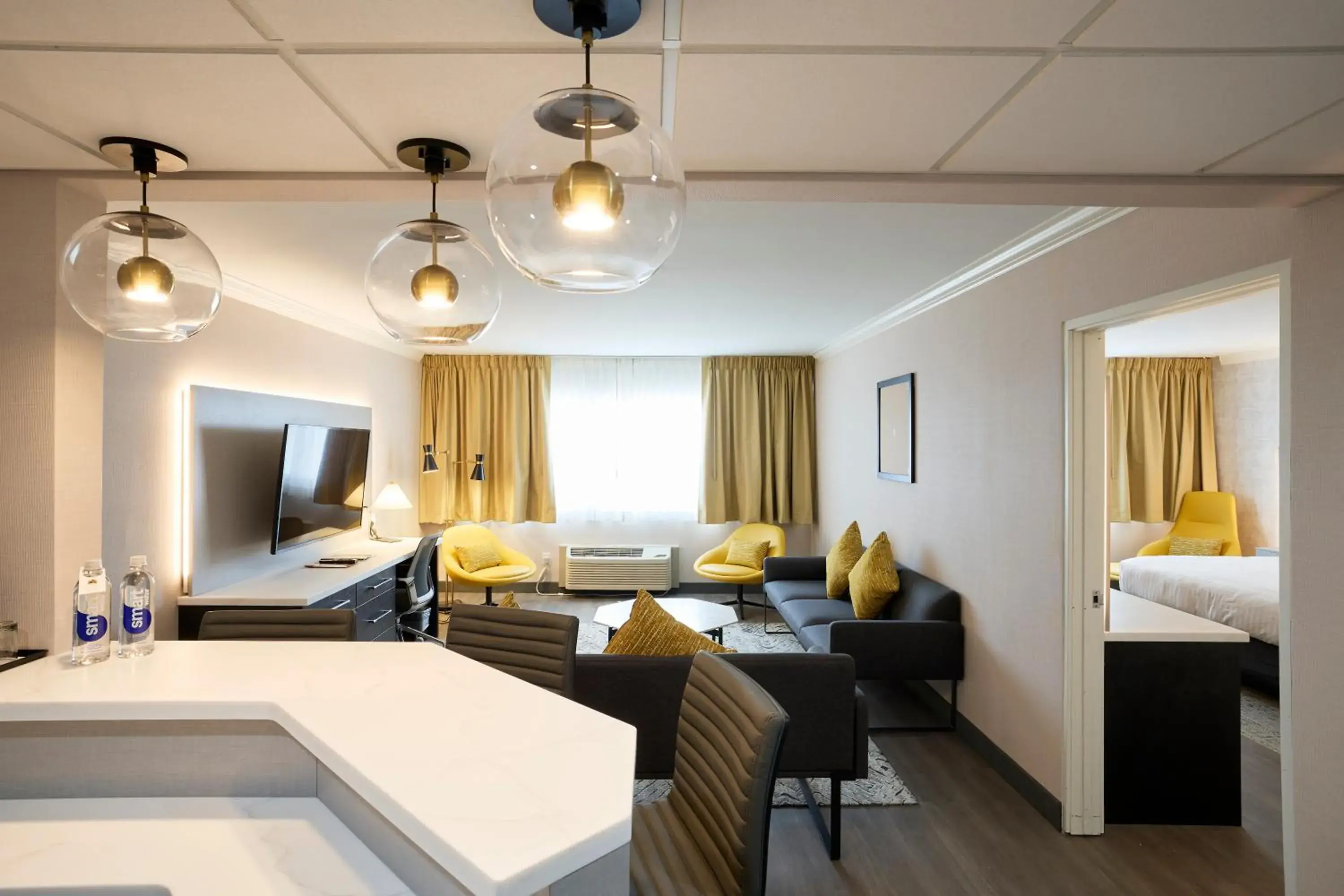 Bed in Gateway Hotel and Conference Center Bed in Gateway Hotel and Conference Center