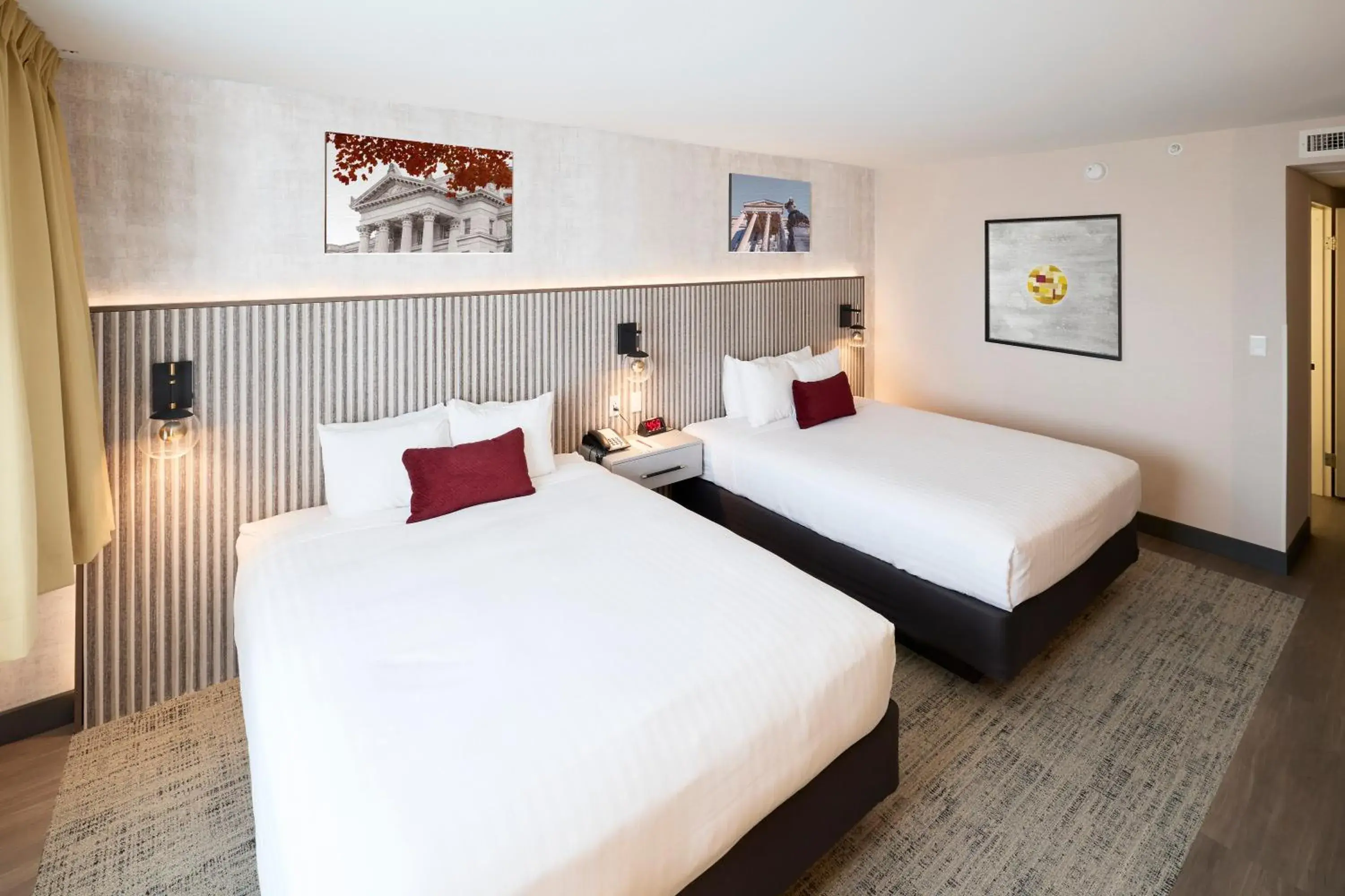 Bed in Gateway Hotel and Conference Center Bed in Gateway Hotel and Conference Center