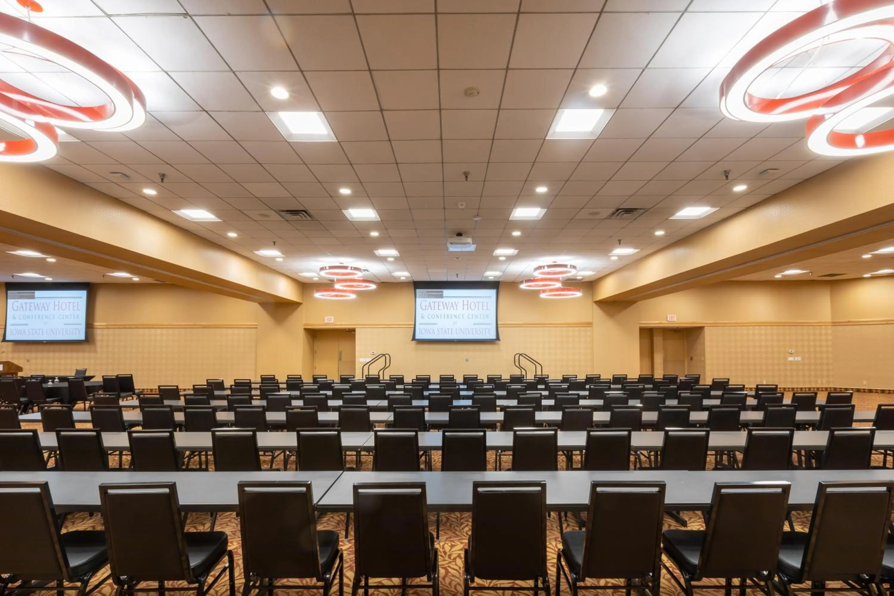 Meeting/conference room in Gateway Hotel and Conference Center