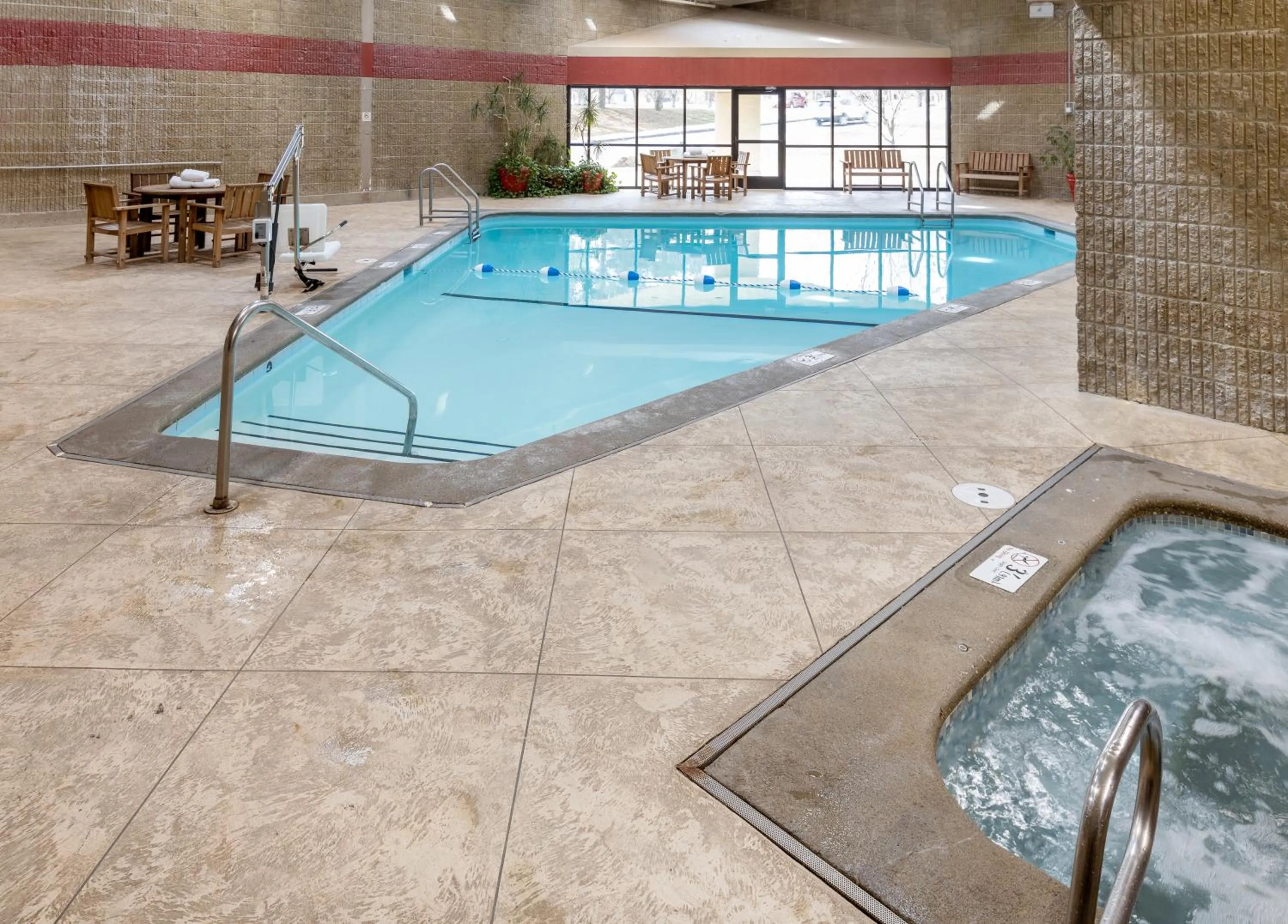 Swimming pool in Gateway Hotel and Conference Center