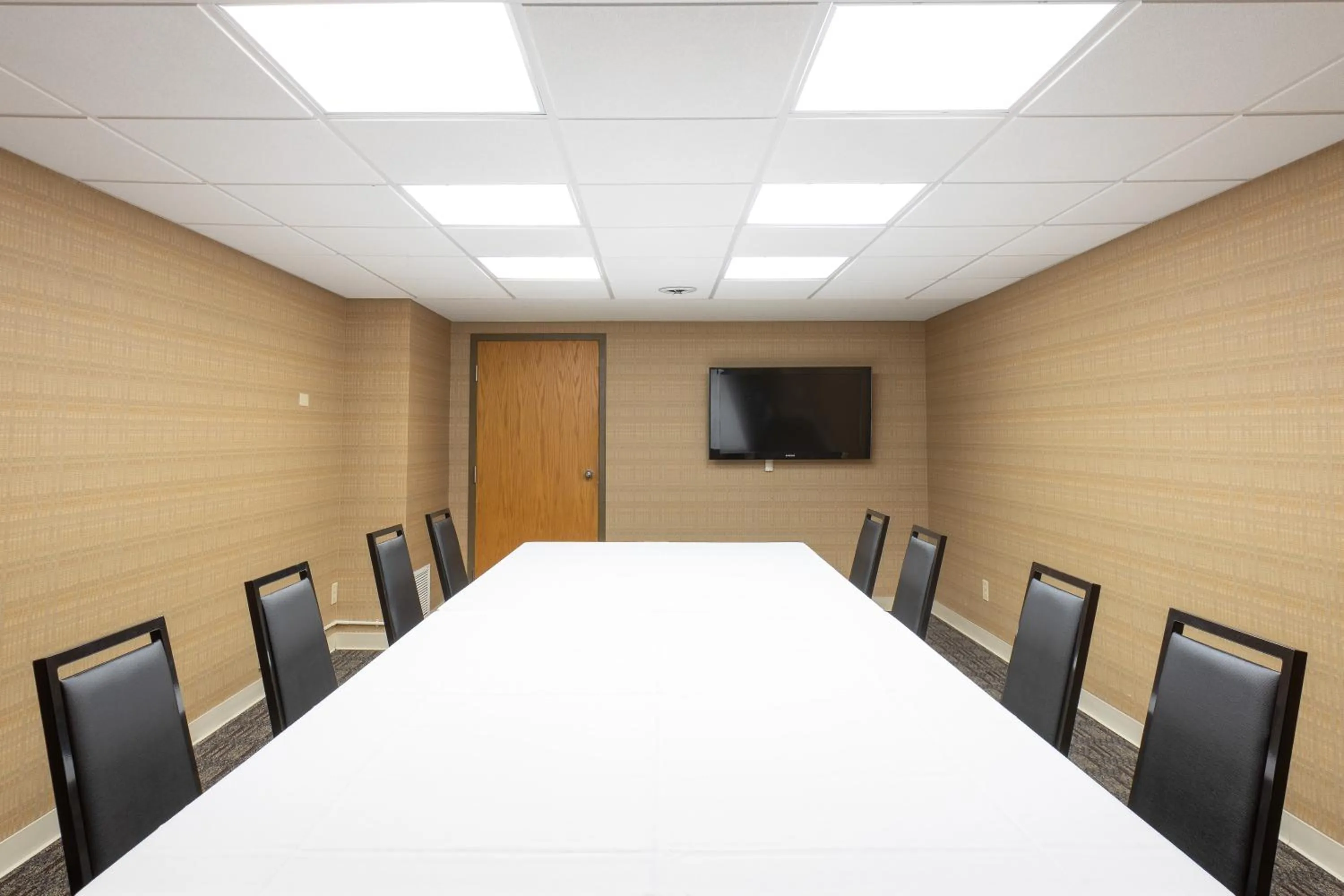 Meeting/conference room in Gateway Hotel and Conference Center
