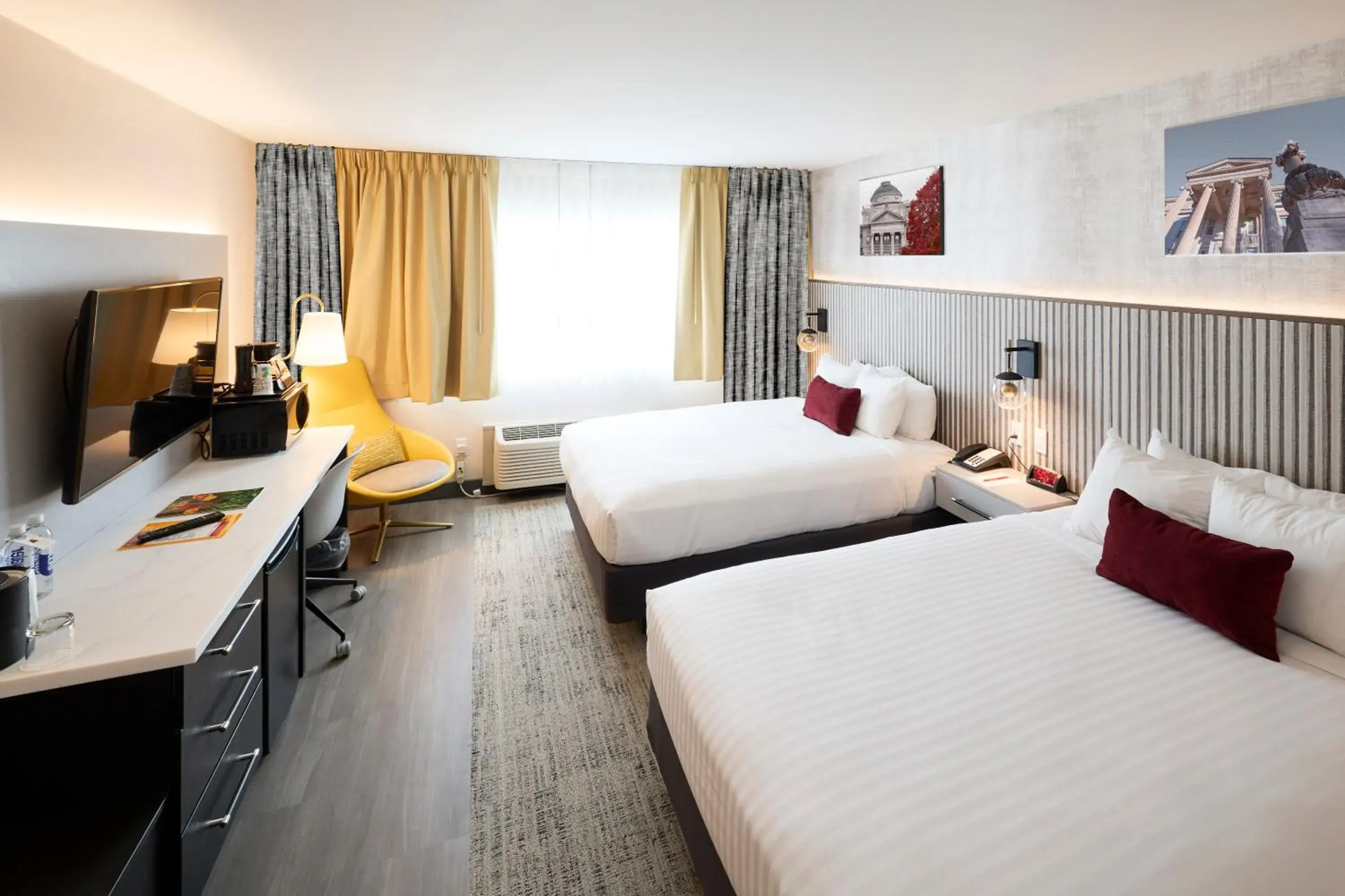 Bed in Gateway Hotel and Conference Center Bed in Gateway Hotel and Conference Center