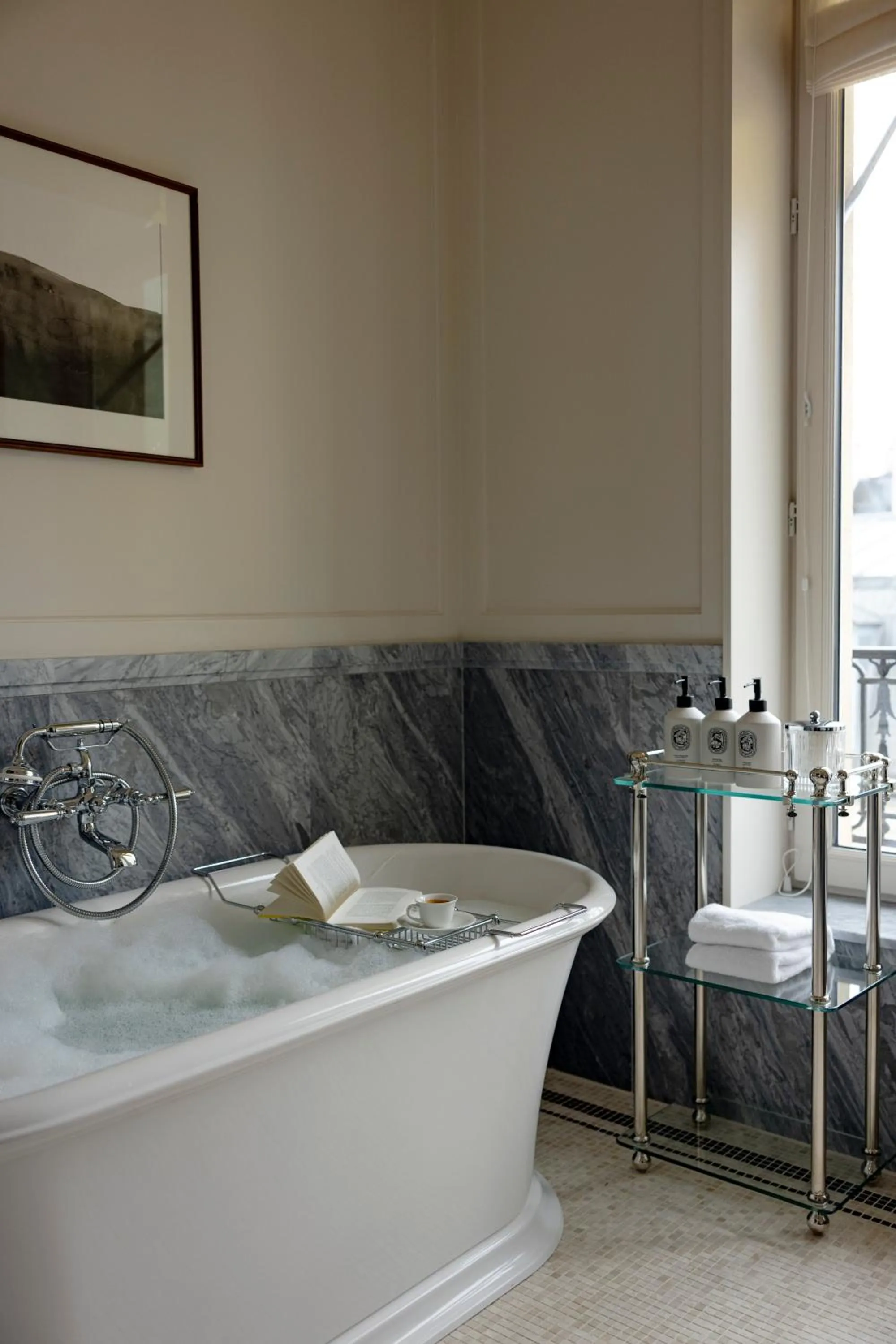 Bathroom in Hôtel Balzac Paris & Spa Ikoï