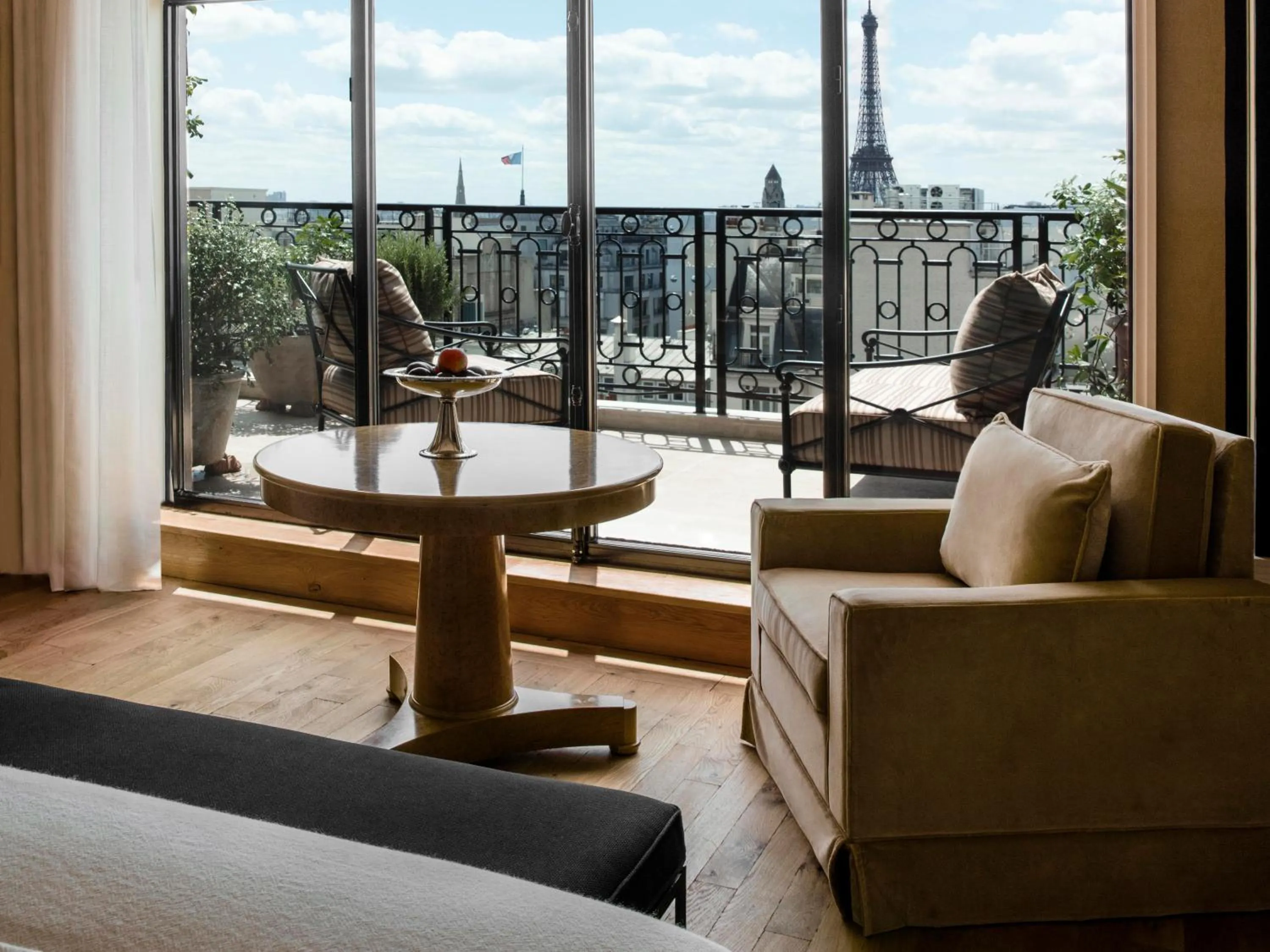 Balcony/Terrace in Hôtel Balzac Paris & Spa Ikoï