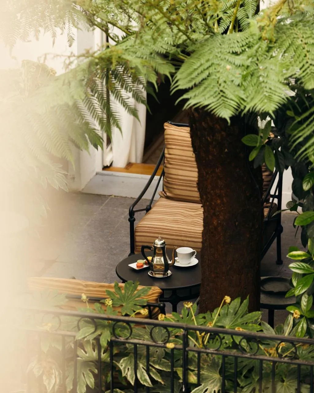 Balcony/Terrace in Hôtel Balzac Paris & Spa Ikoï