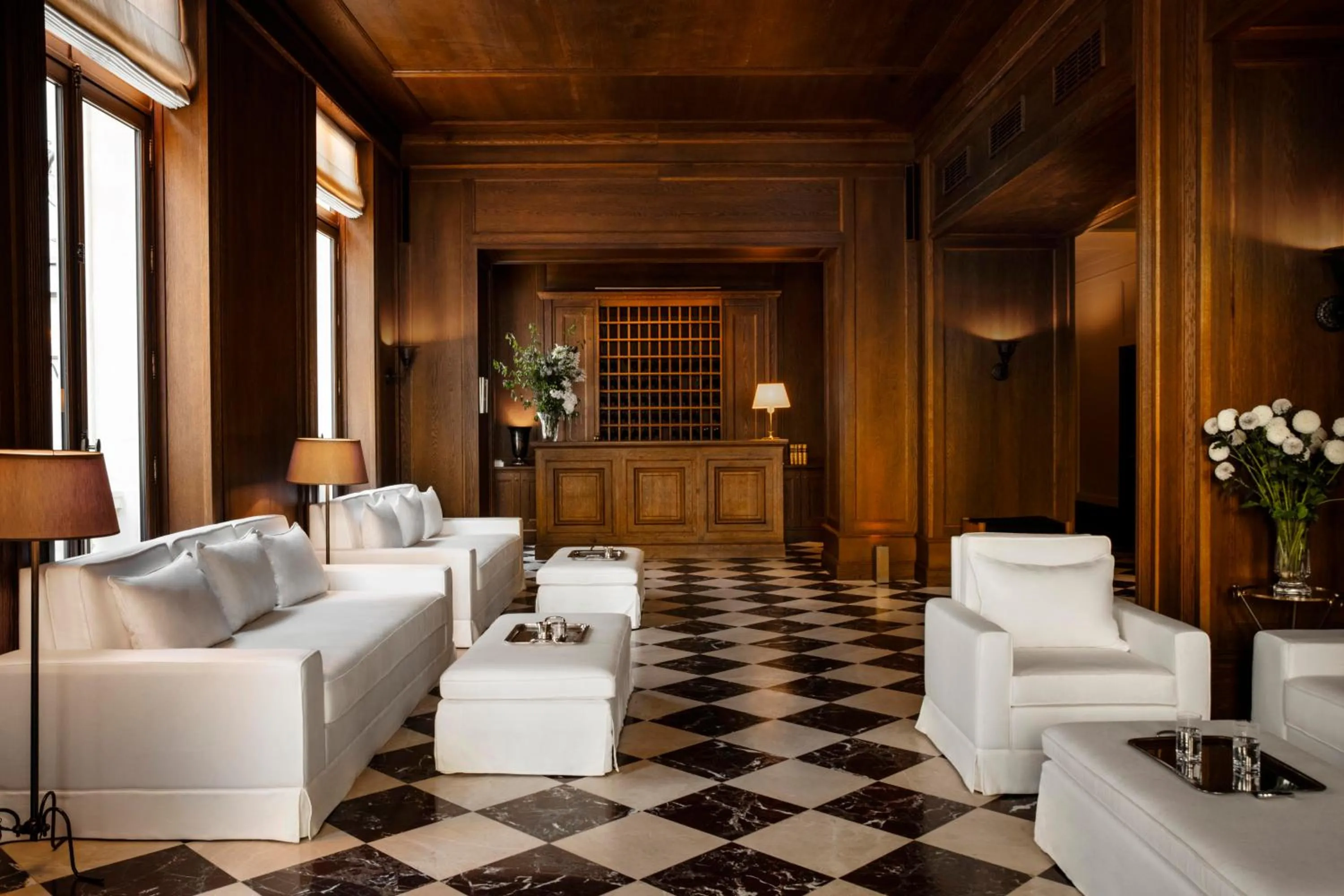 Lobby or reception in Hôtel Balzac Paris & Spa Ikoï