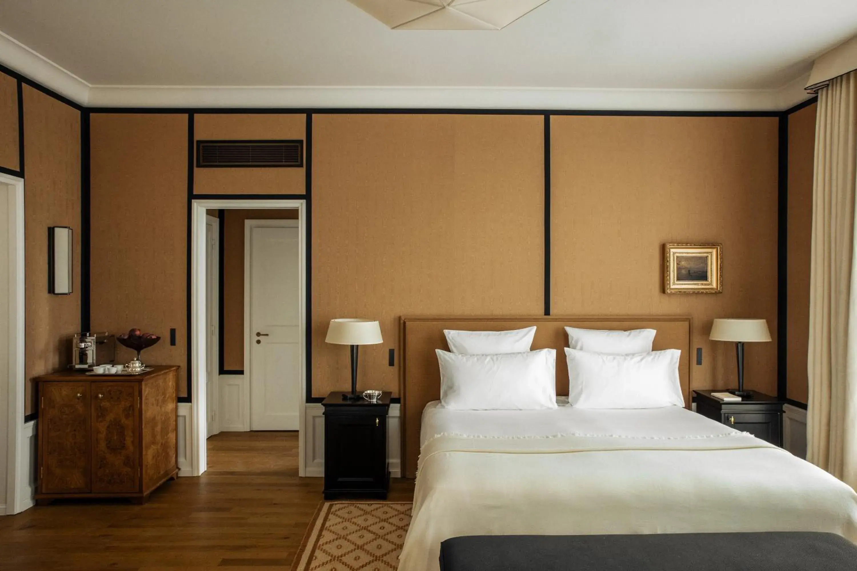 Bedroom, Bed in Hôtel Balzac Paris & Spa Ikoï Bedroom, Bed in Hôtel Balzac Paris & Spa Ikoï