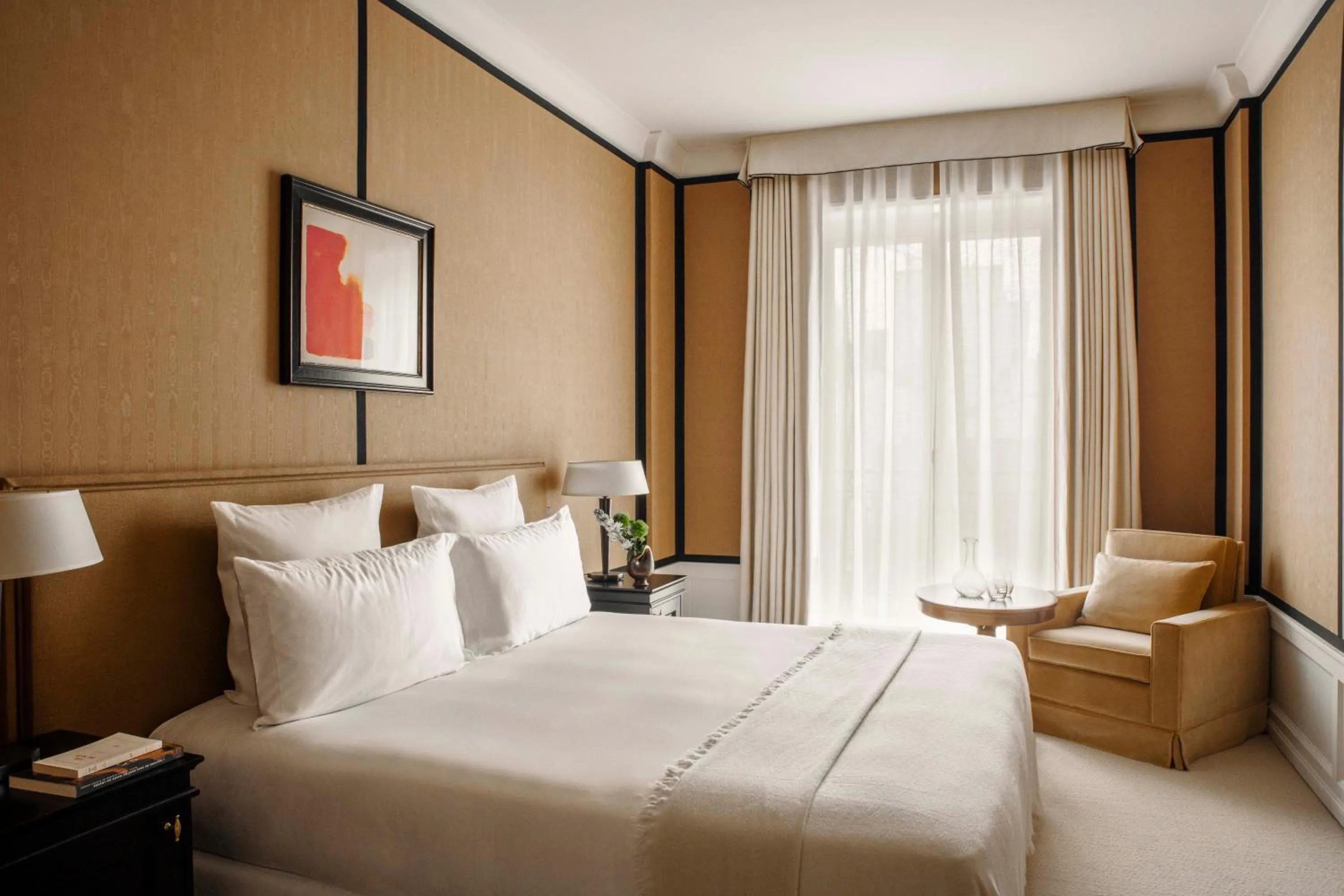 Bedroom, Bed in Hôtel Balzac Paris & Spa Ikoï