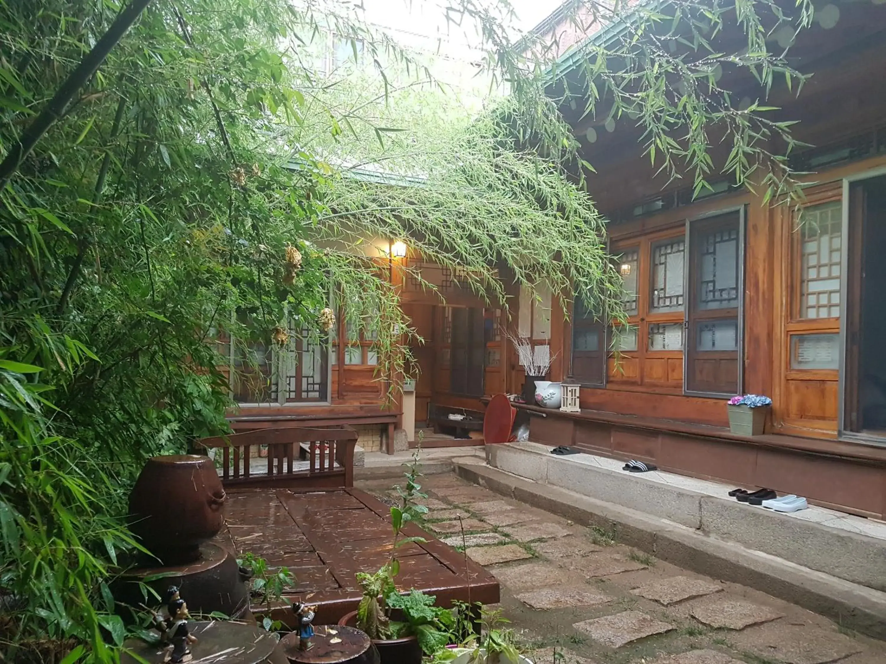 Garden view in Gongsimga Hanok Guesthouse Garden view in Gongsimga Hanok Guesthouse