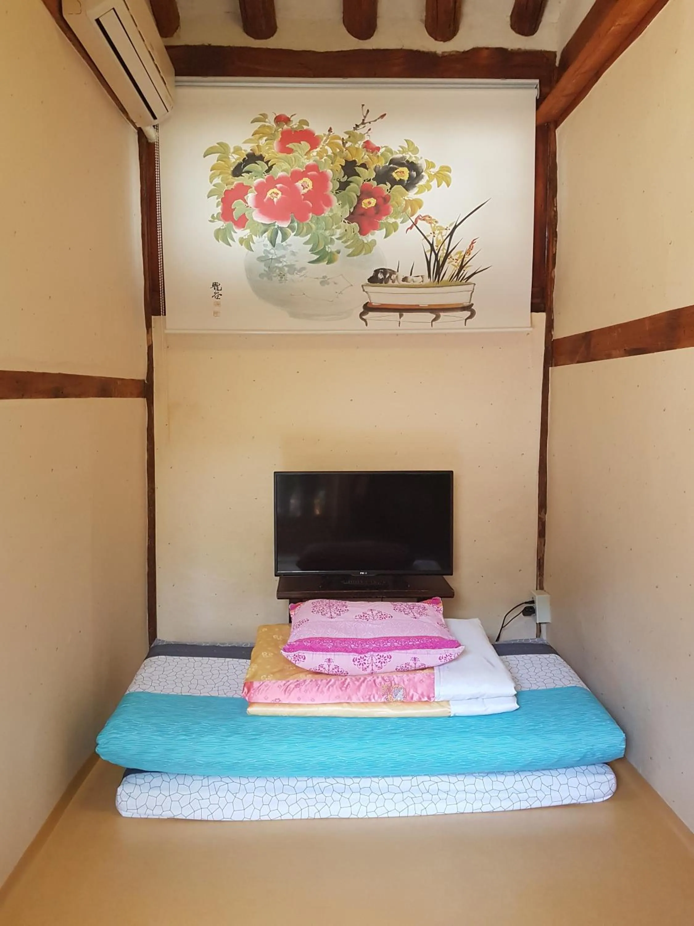 Bed in Gongsimga Hanok Guesthouse