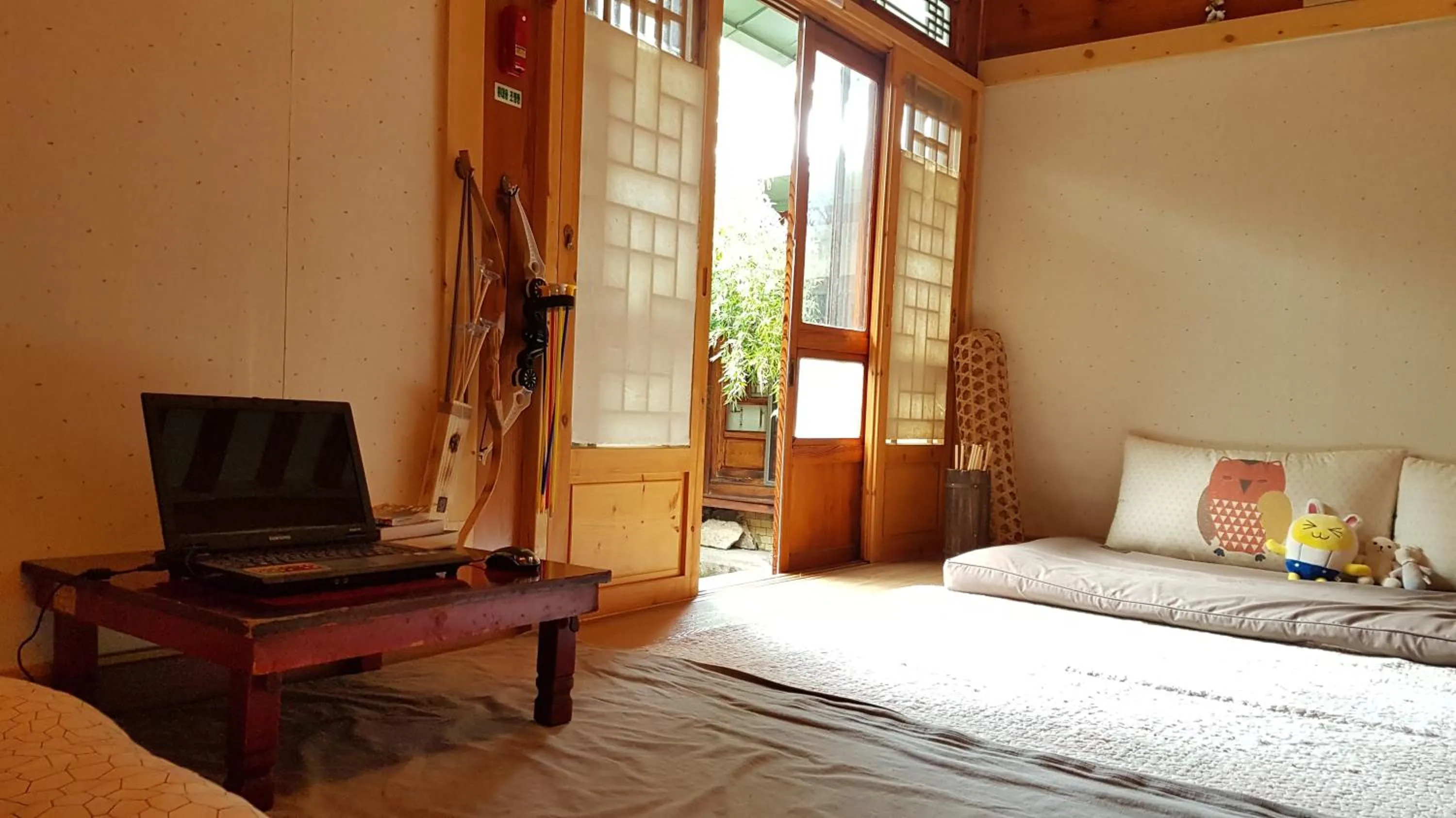 Communal lounge/ TV room, Bed in Gongsimga Hanok Guesthouse