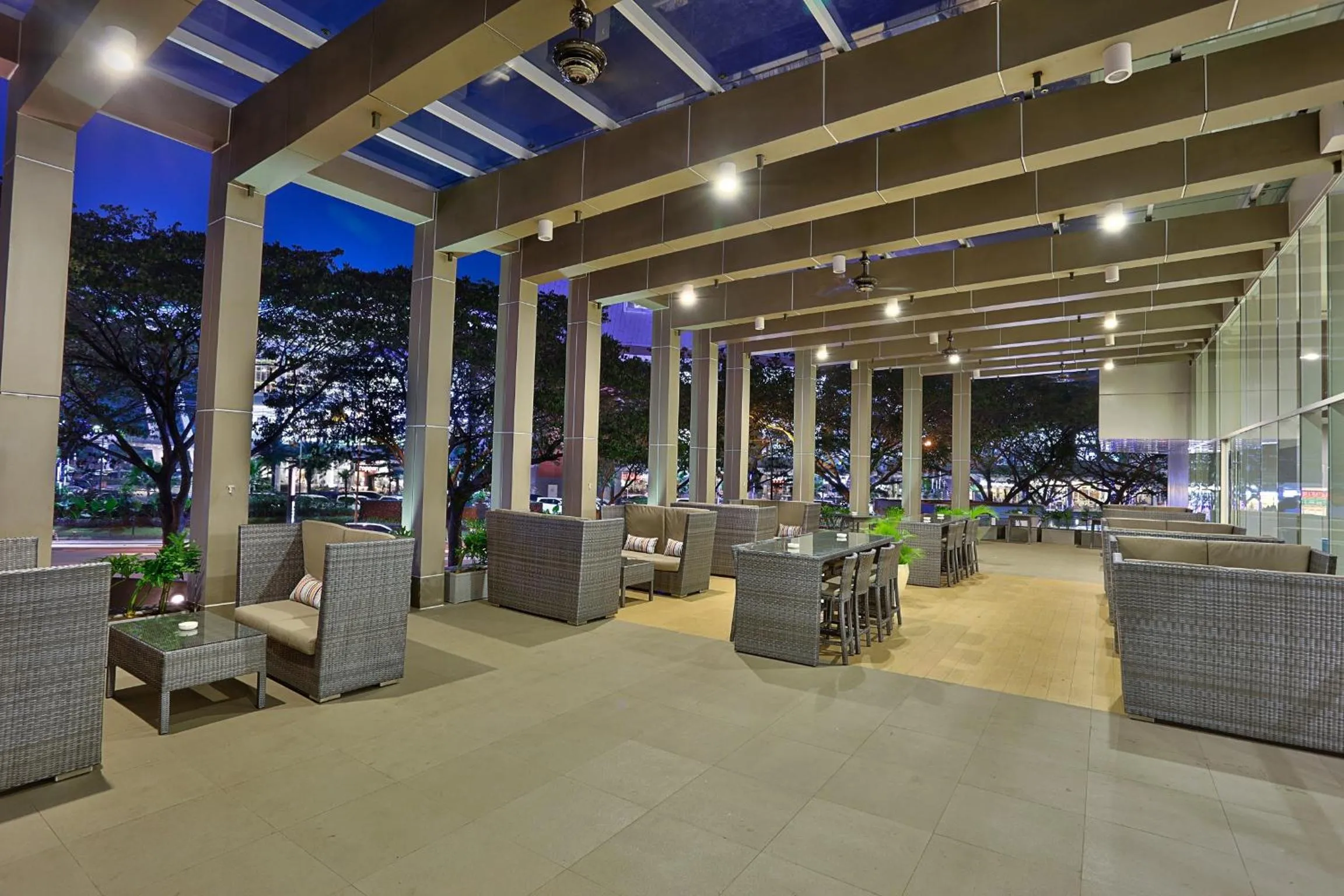 Restaurant/places to eat in Mercure Serpong Alam Sutera