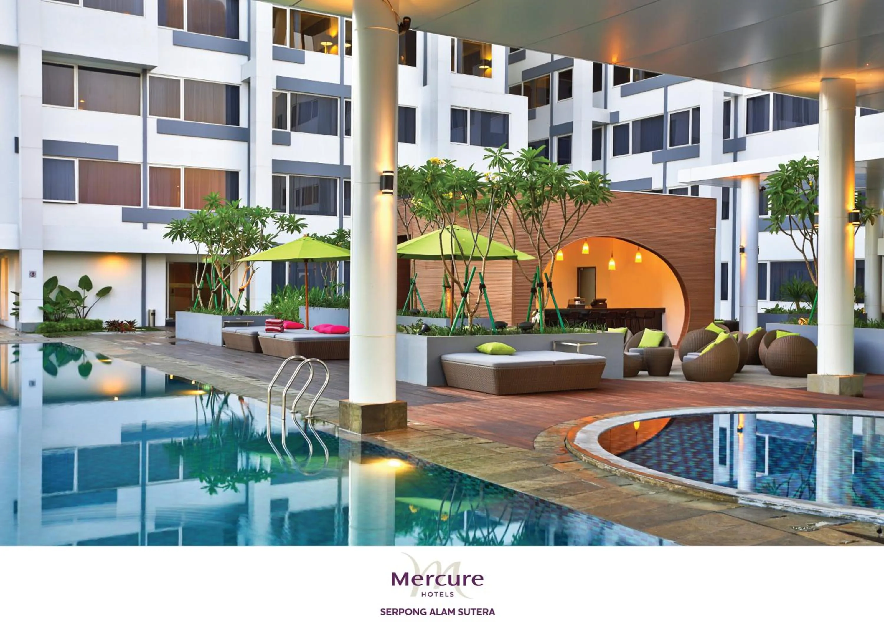 Swimming pool in Mercure Serpong Alam Sutera