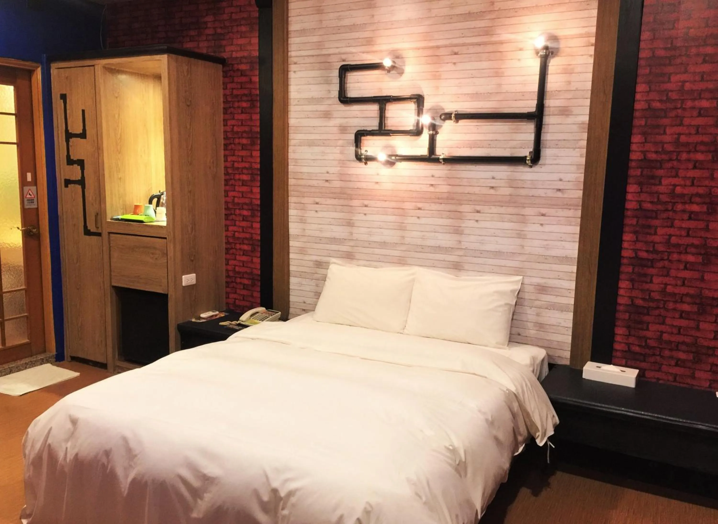 Decorative detail, Bed in Guest Motel-Zhubei