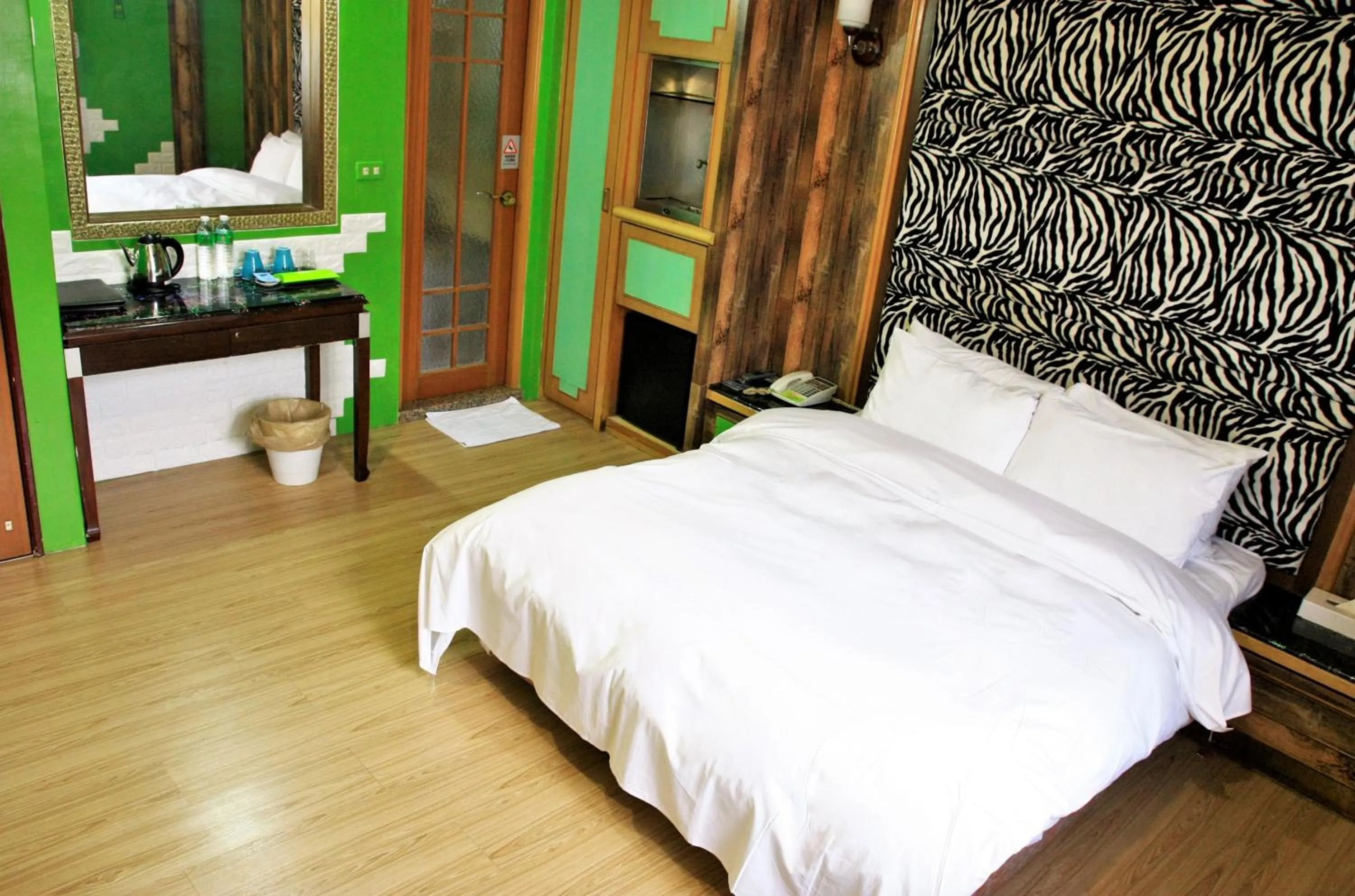 Photo of the whole room, Bed in Guest Motel-Zhubei