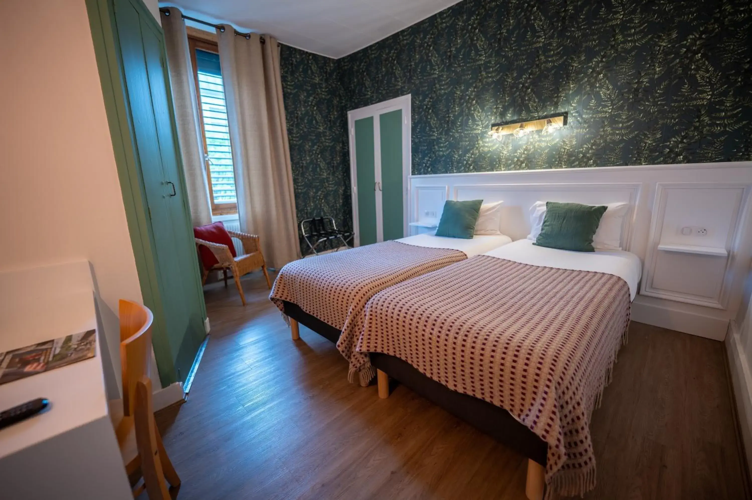 Property building, Bed in Grand Hotel De La Poste - Lyon Sud - Vienne Property building, Bed in Grand Hotel De La Poste - Lyon Sud - Vienne