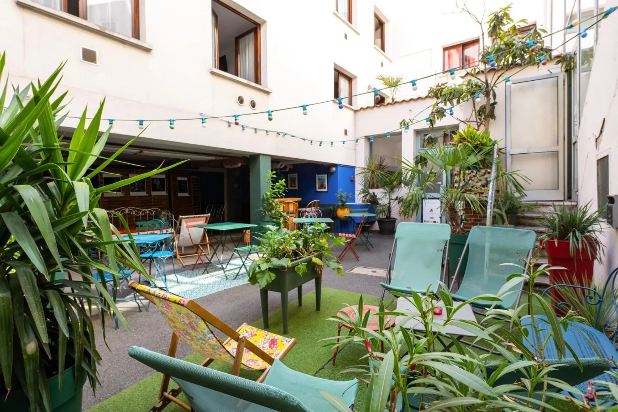 Patio in Grand Hotel De La Poste - Lyon Sud - Vienne