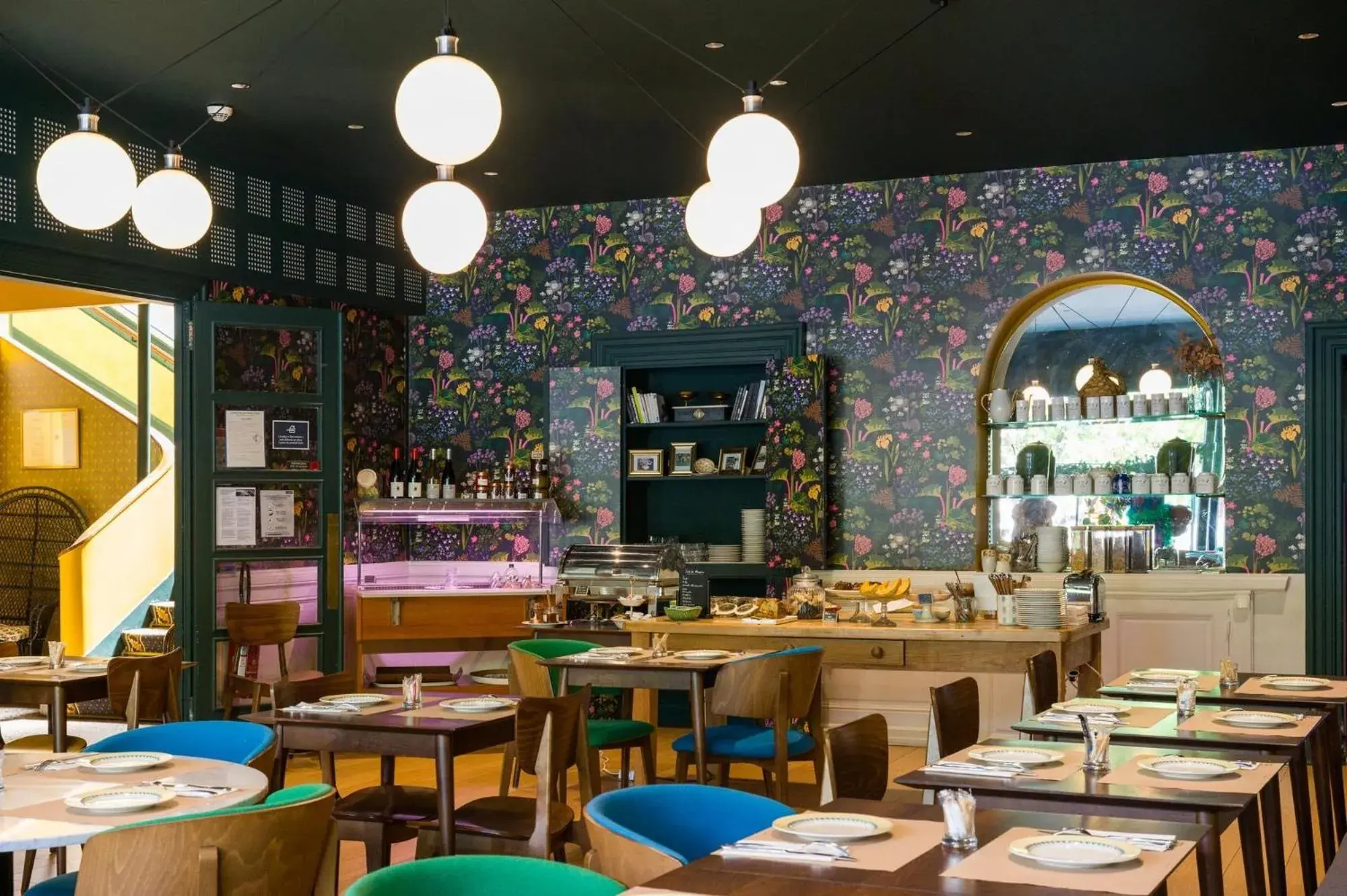 Property building in Grand Hotel De La Poste - Lyon Sud - Vienne Property building in Grand Hotel De La Poste - Lyon Sud - Vienne