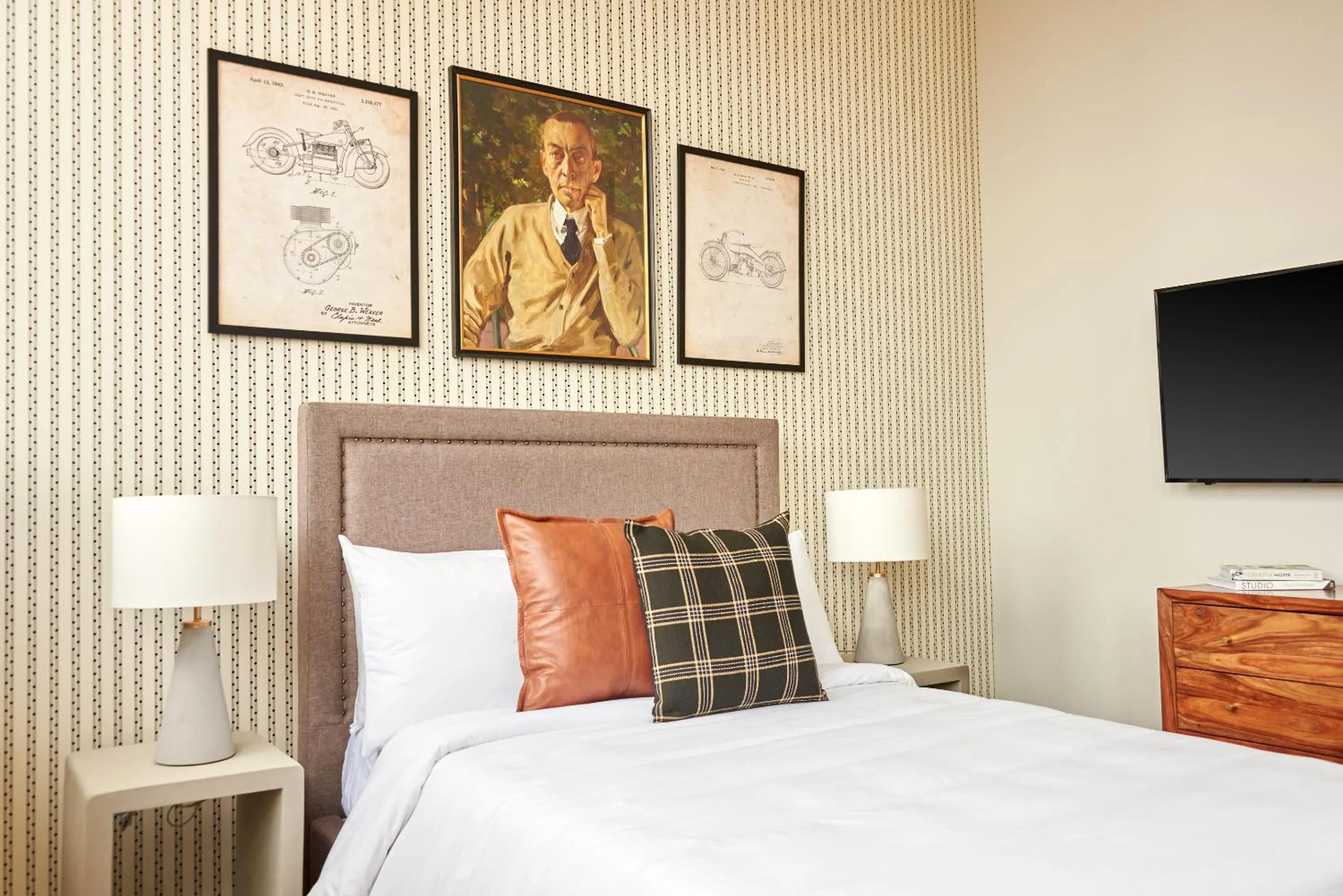 Bed in Kasa Cadillac Square Detroit