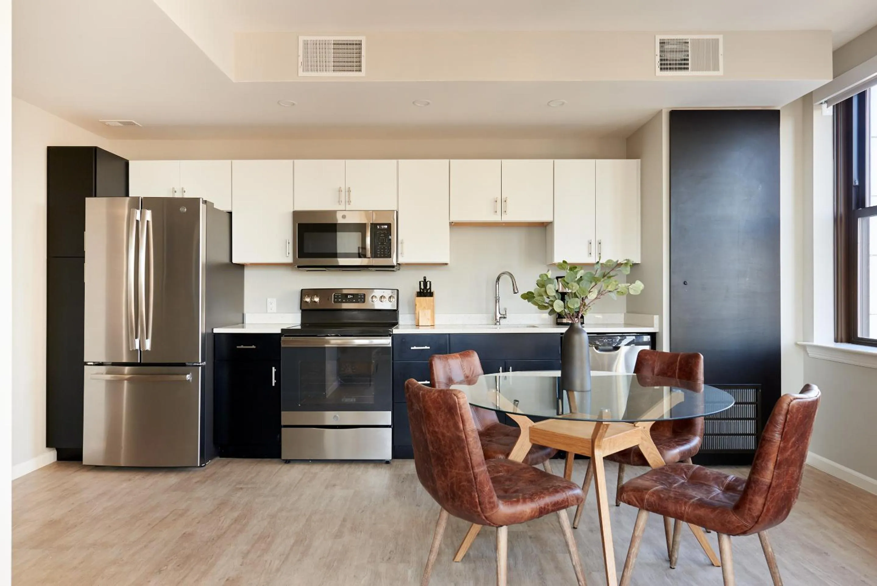 Kitchen or kitchenette in Kasa Cadillac Square Detroit