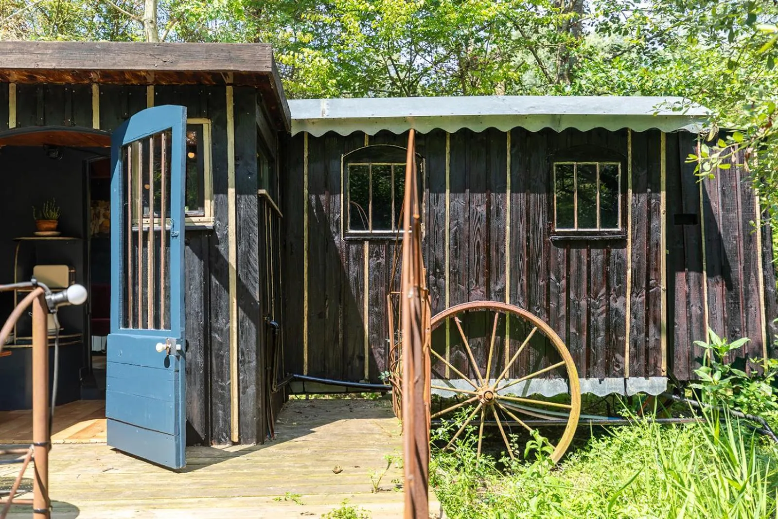 Les Cabanes Des Marais