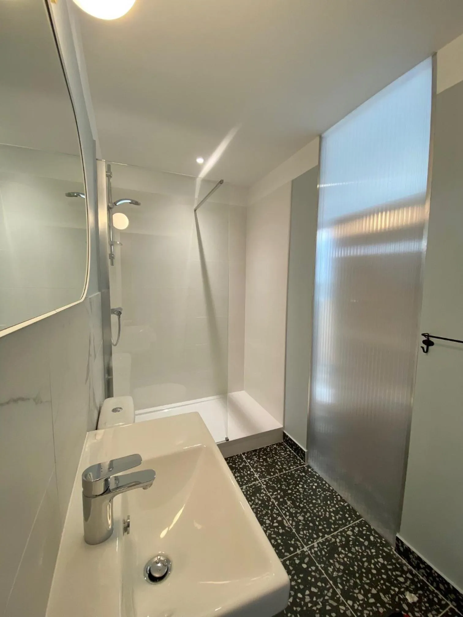 Shower in Hotel Saint Louis