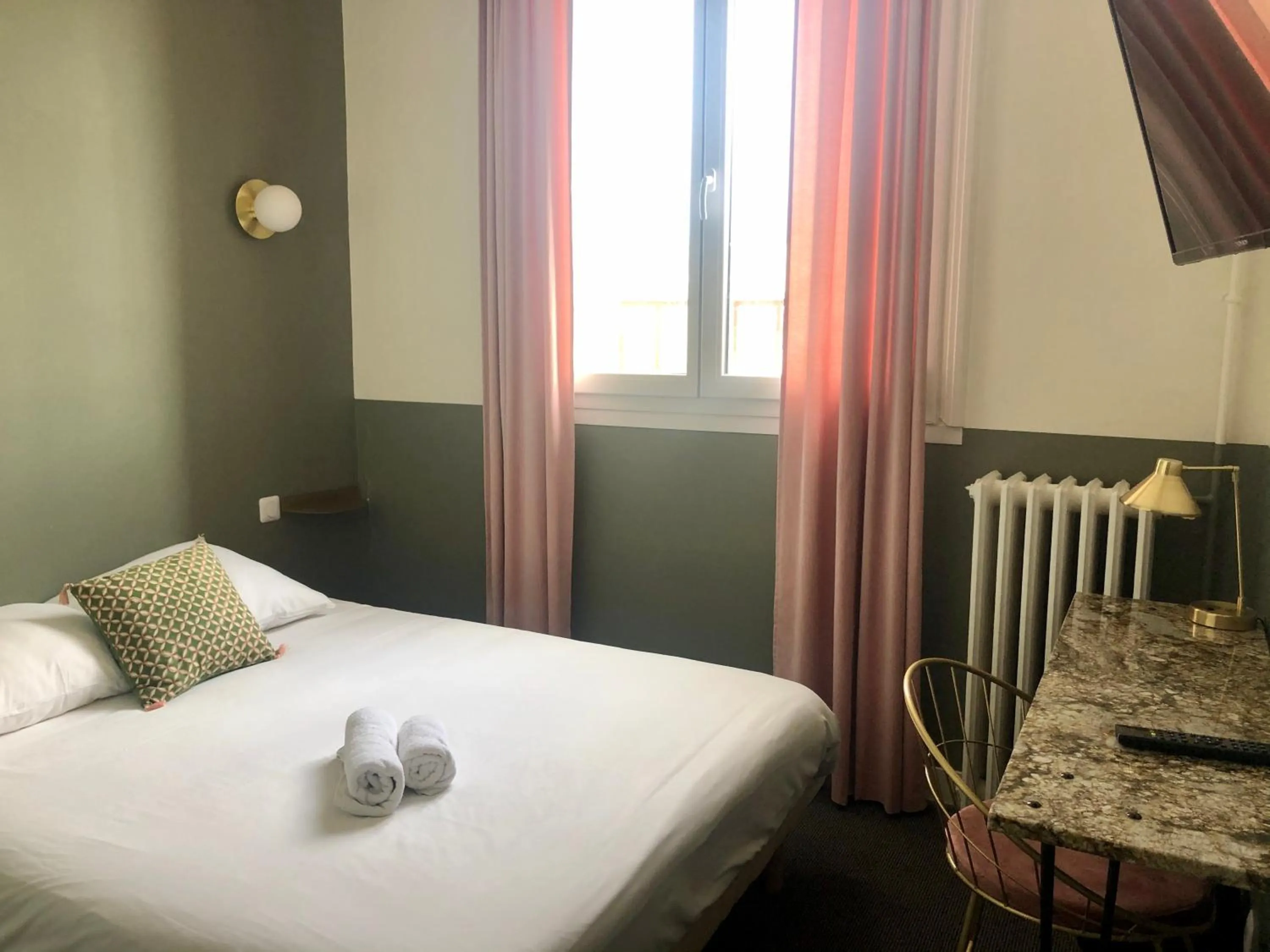 Bed in Hotel Saint Louis