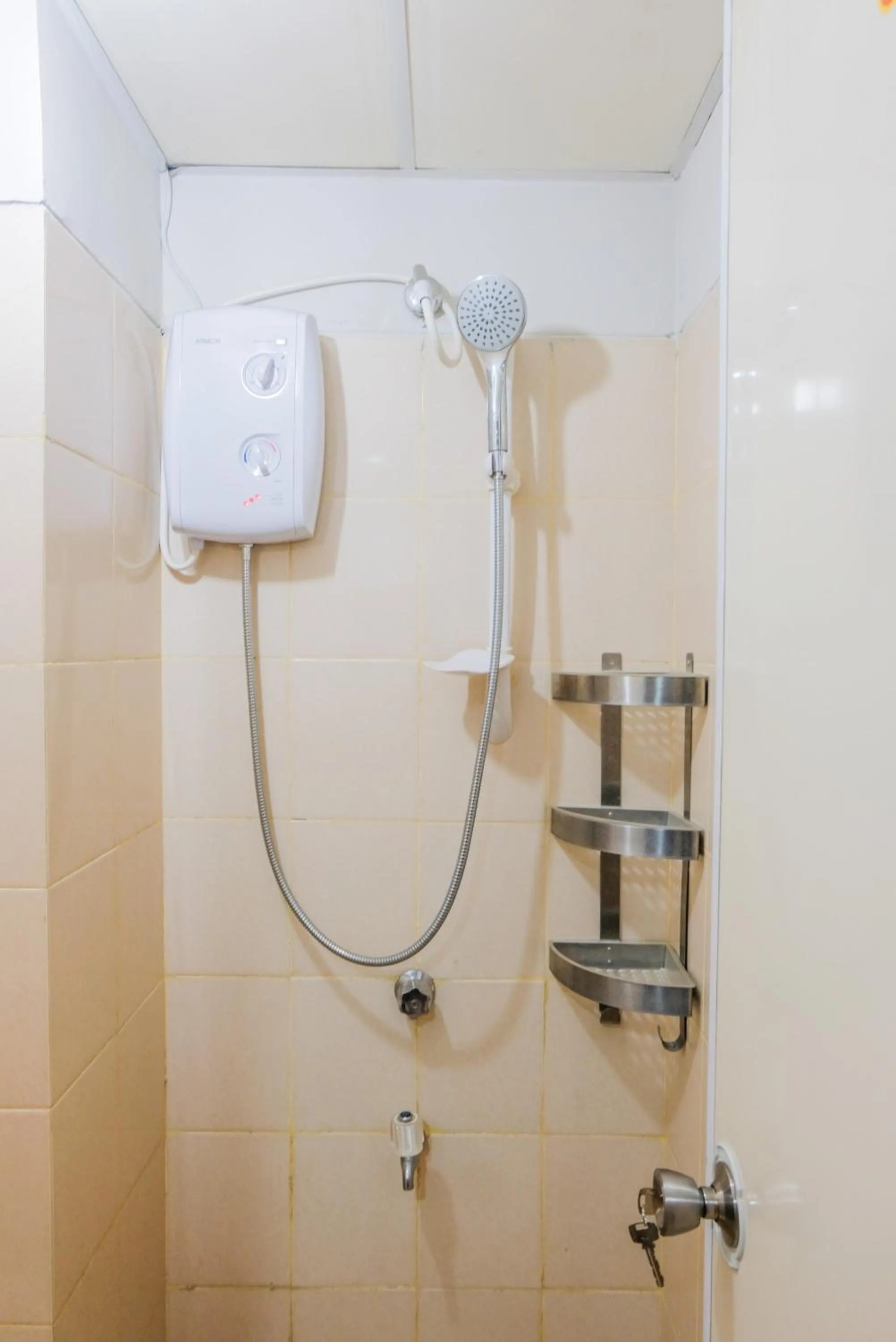 Simple Studio Apartment at Serpong Greenview By Travelio