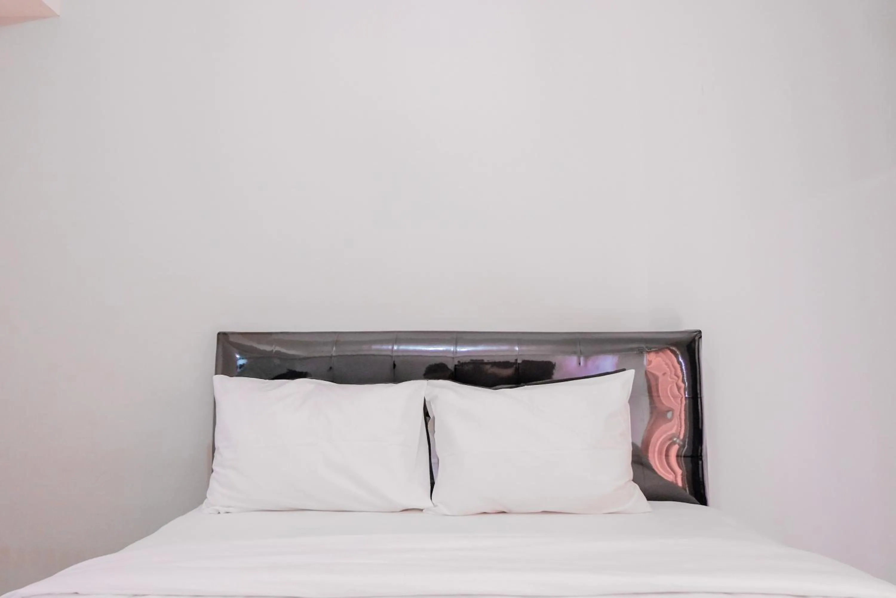 Bed in Simple Studio Apartment at Serpong Greenview By Travelio