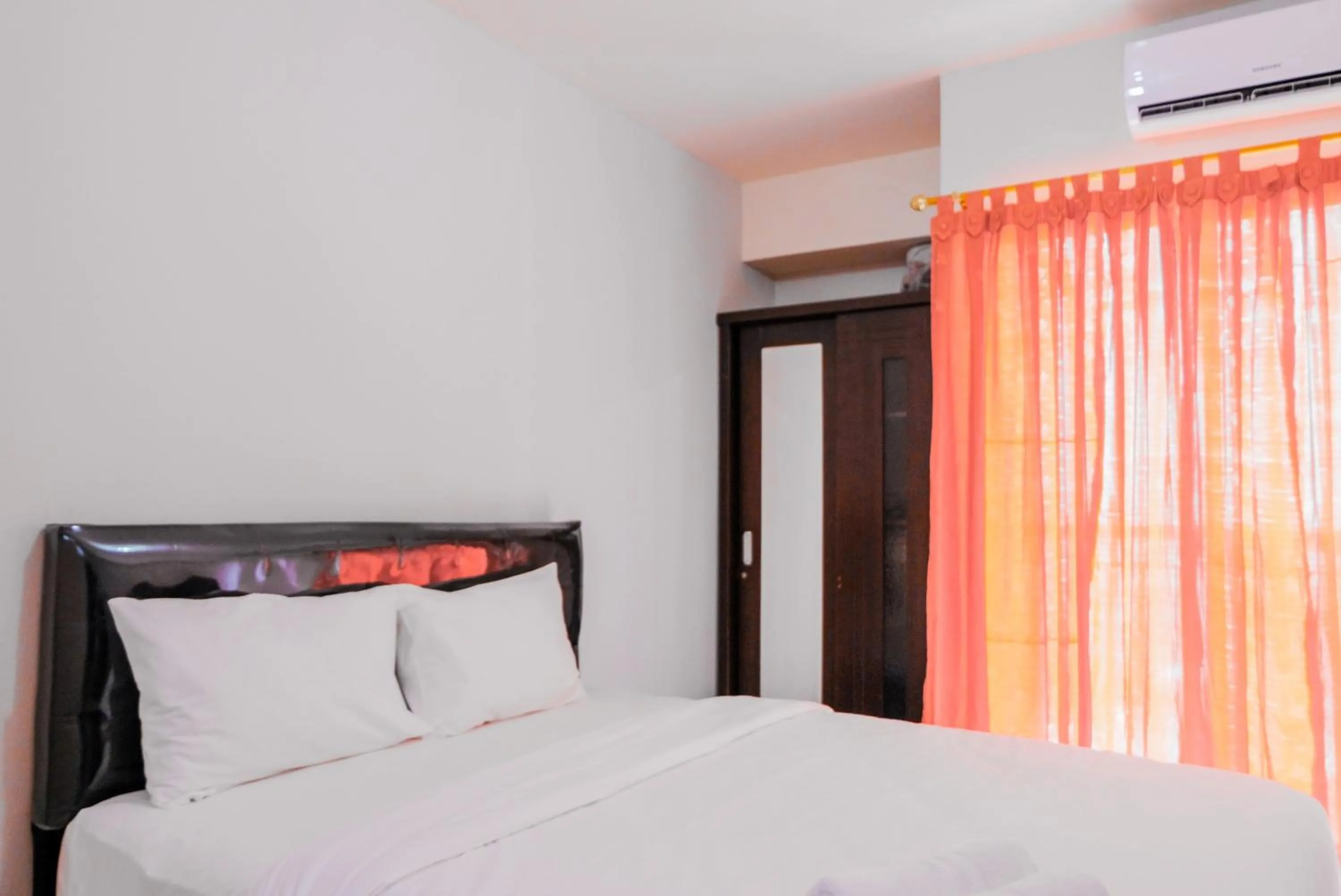 Bedroom, Bed in Simple Studio Apartment at Serpong Greenview By Travelio