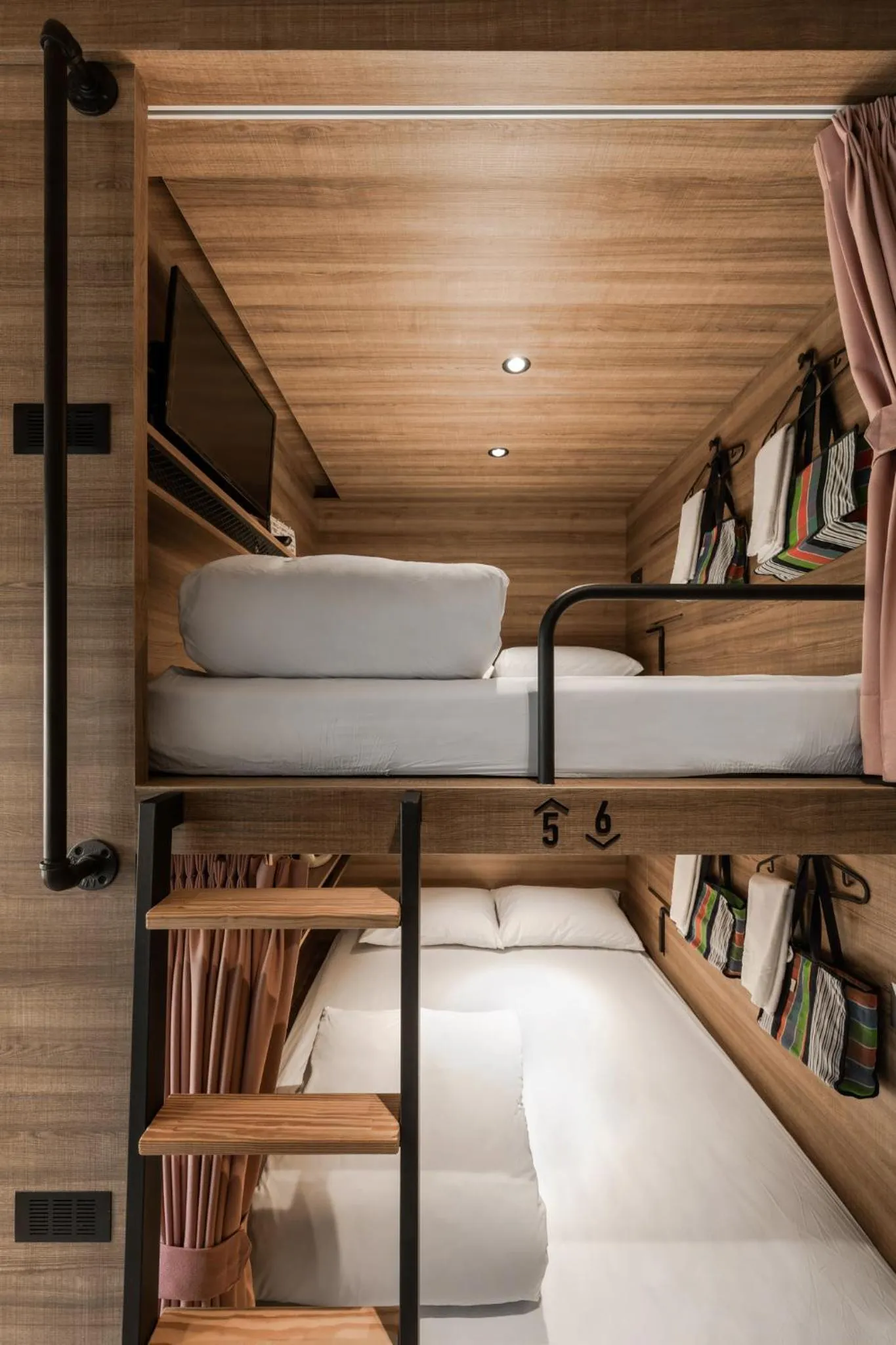 Bed in Oinn Hotel & Hostel Tainan