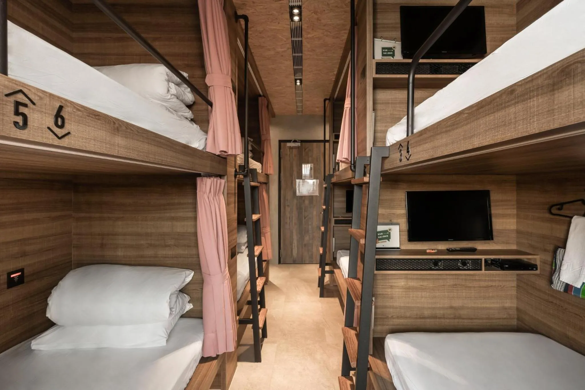 Bed in Oinn Hotel & Hostel Tainan