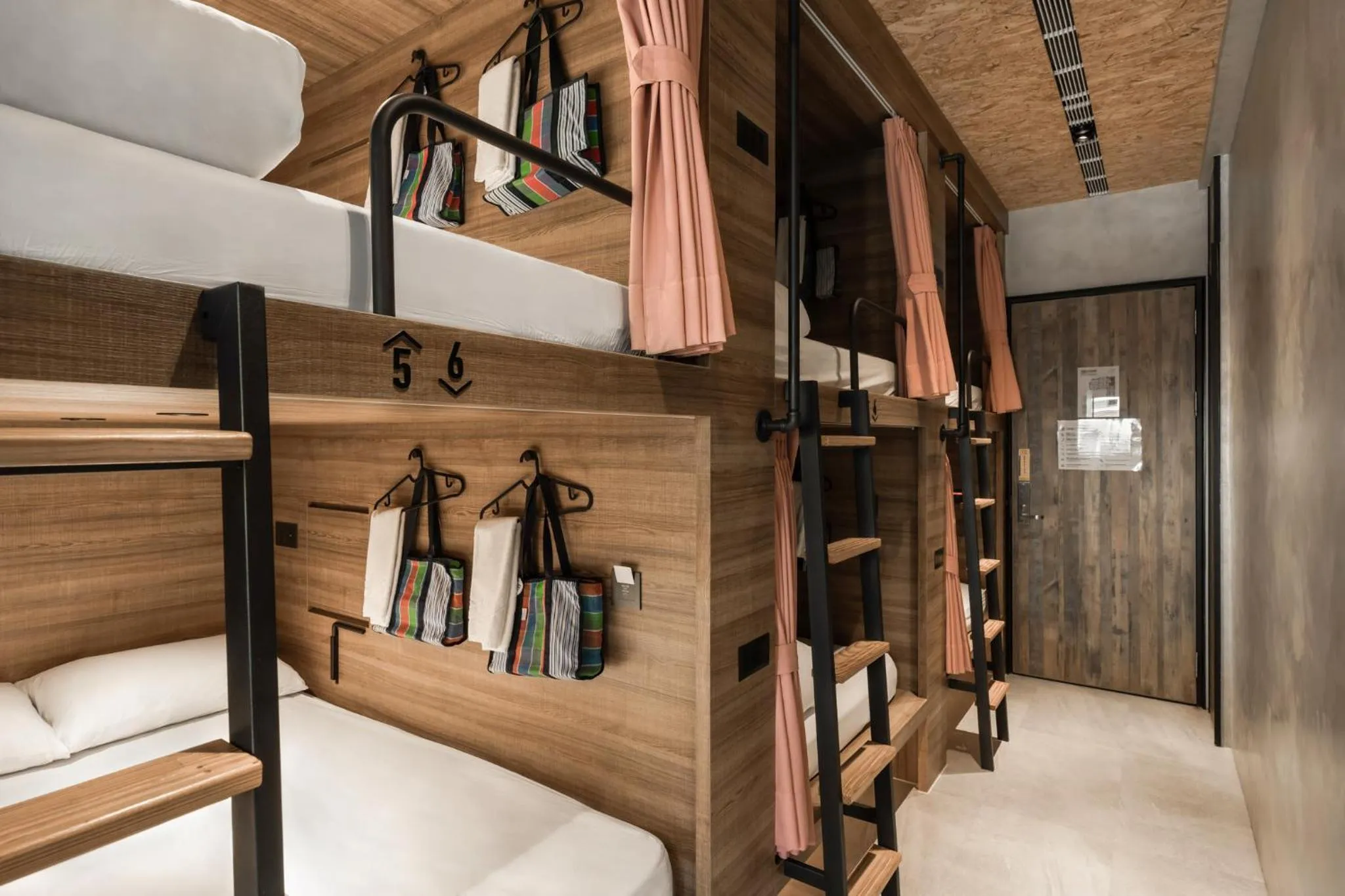 Bed in Oinn Hotel & Hostel Tainan