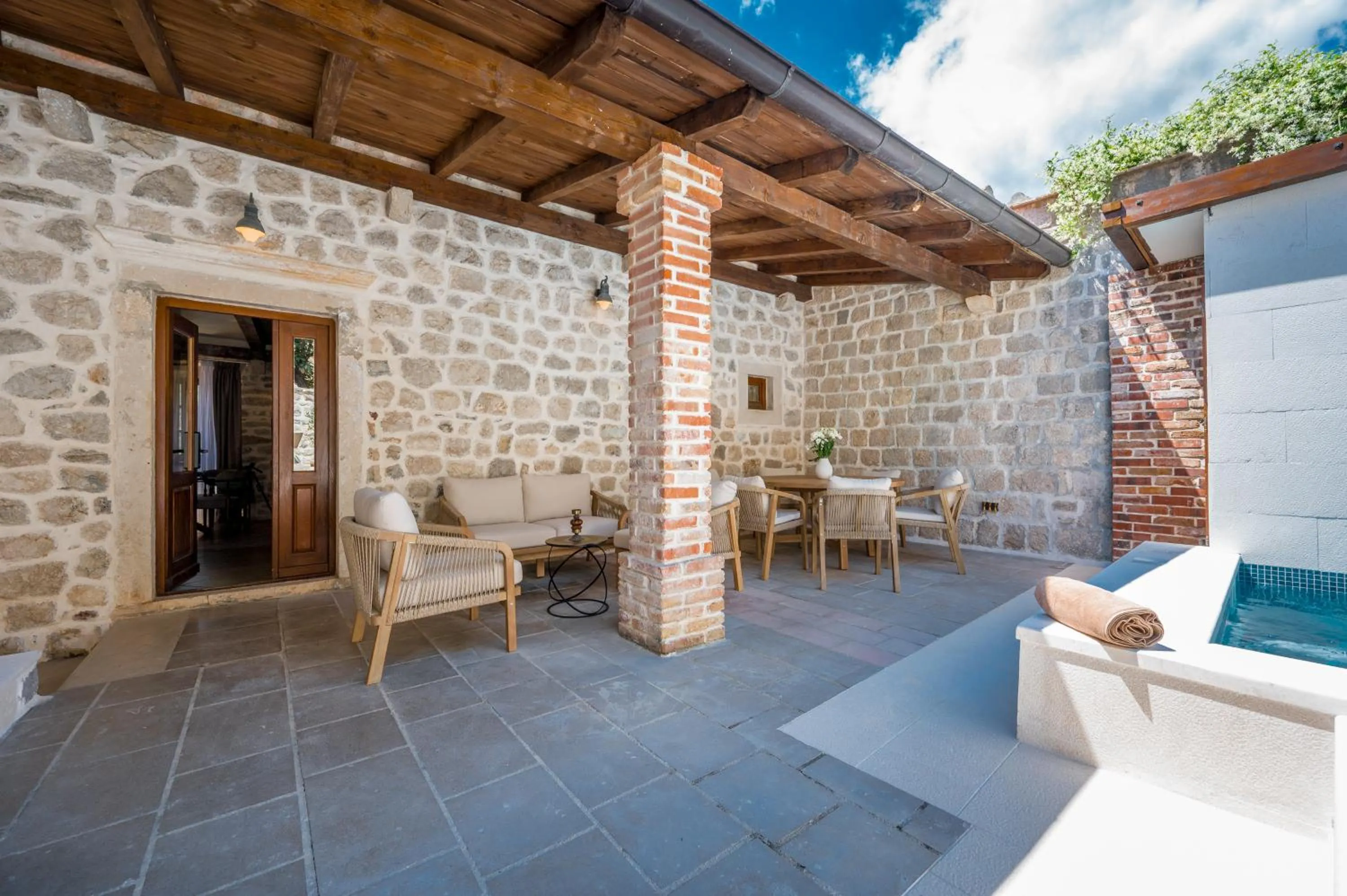 Conte Hotel & Restaurant