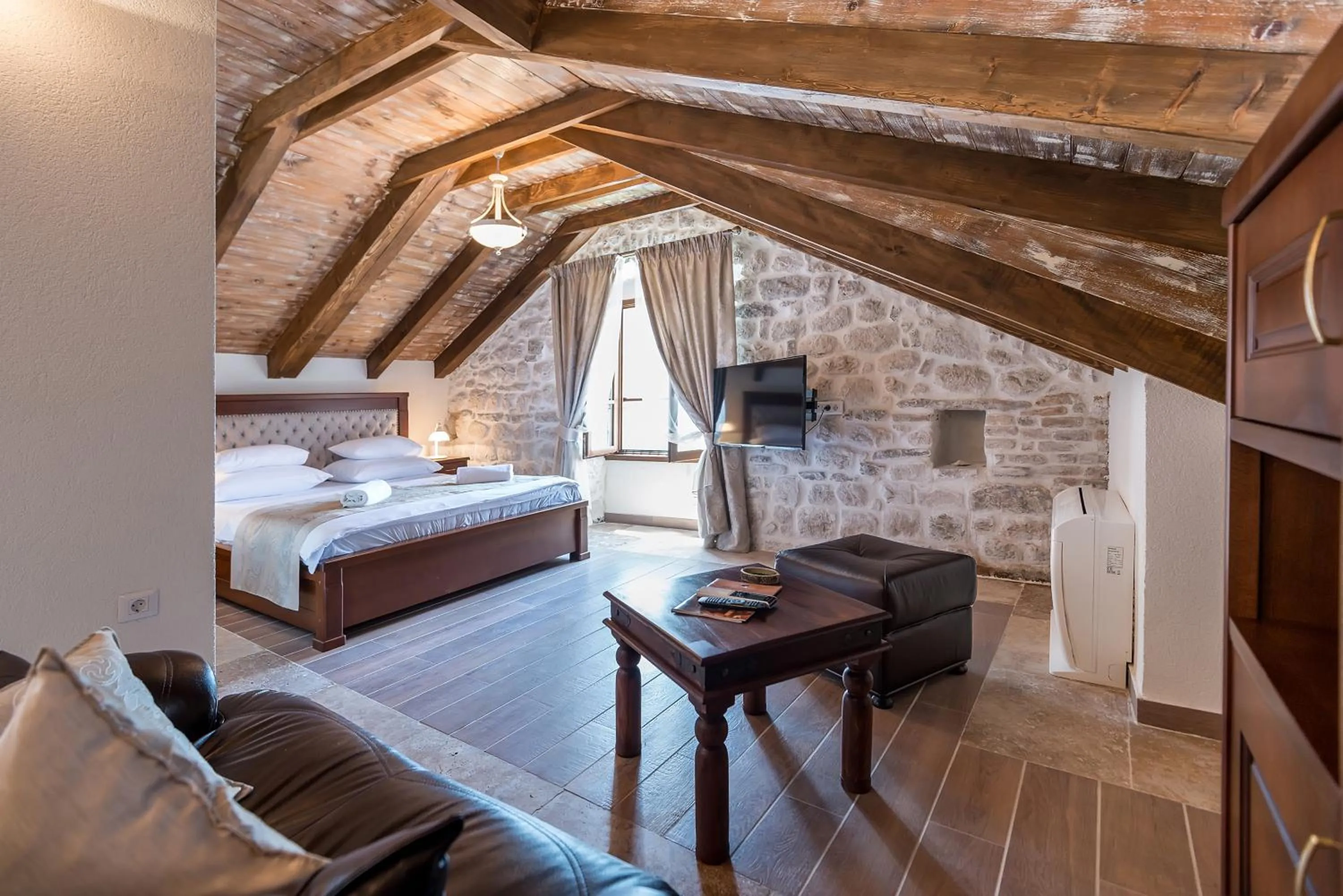 Bed in Conte Hotel & Restaurant