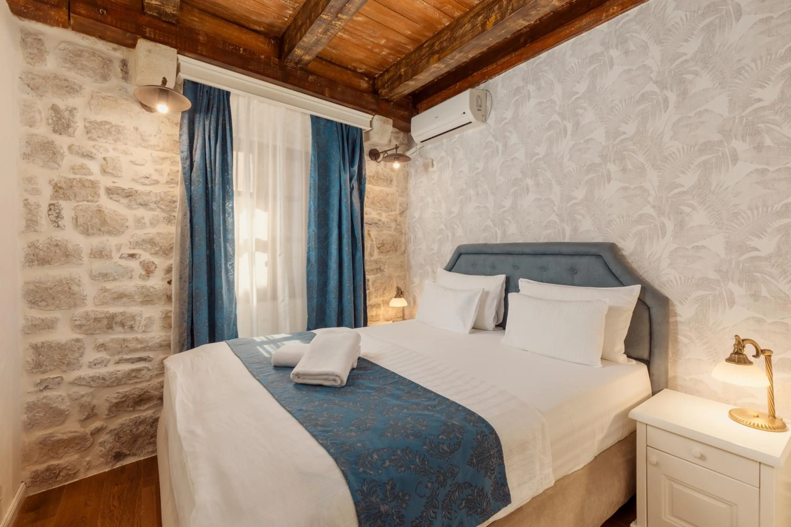 Bed in Conte Hotel & Restaurant