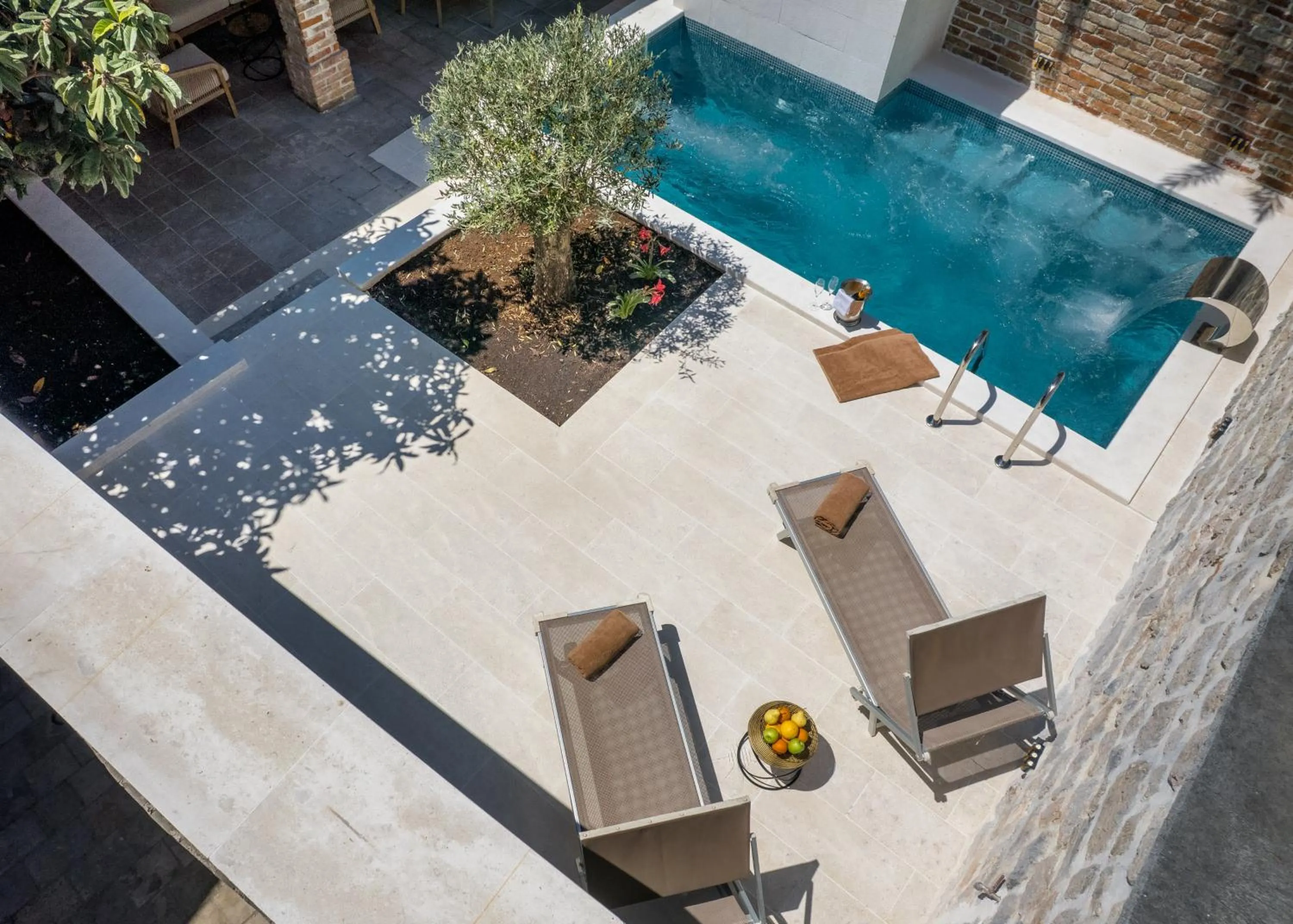 Conte Hotel & Restaurant