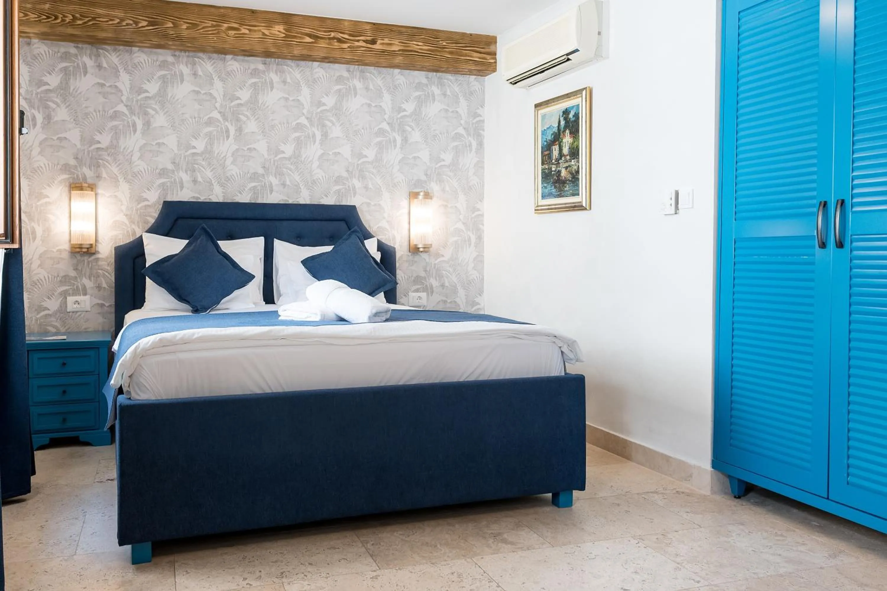 Bed in Conte Hotel & Restaurant