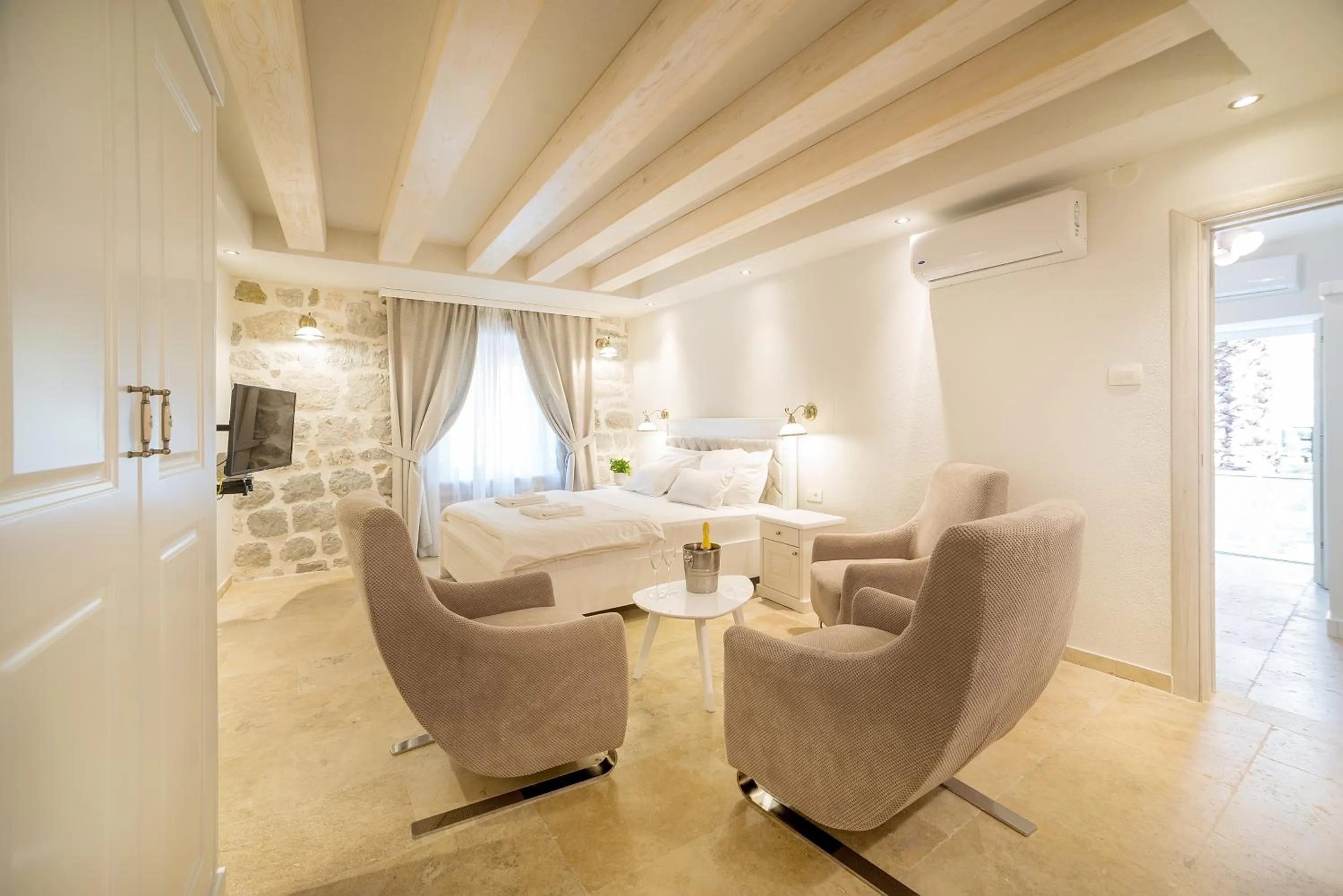 Conte Hotel & Restaurant