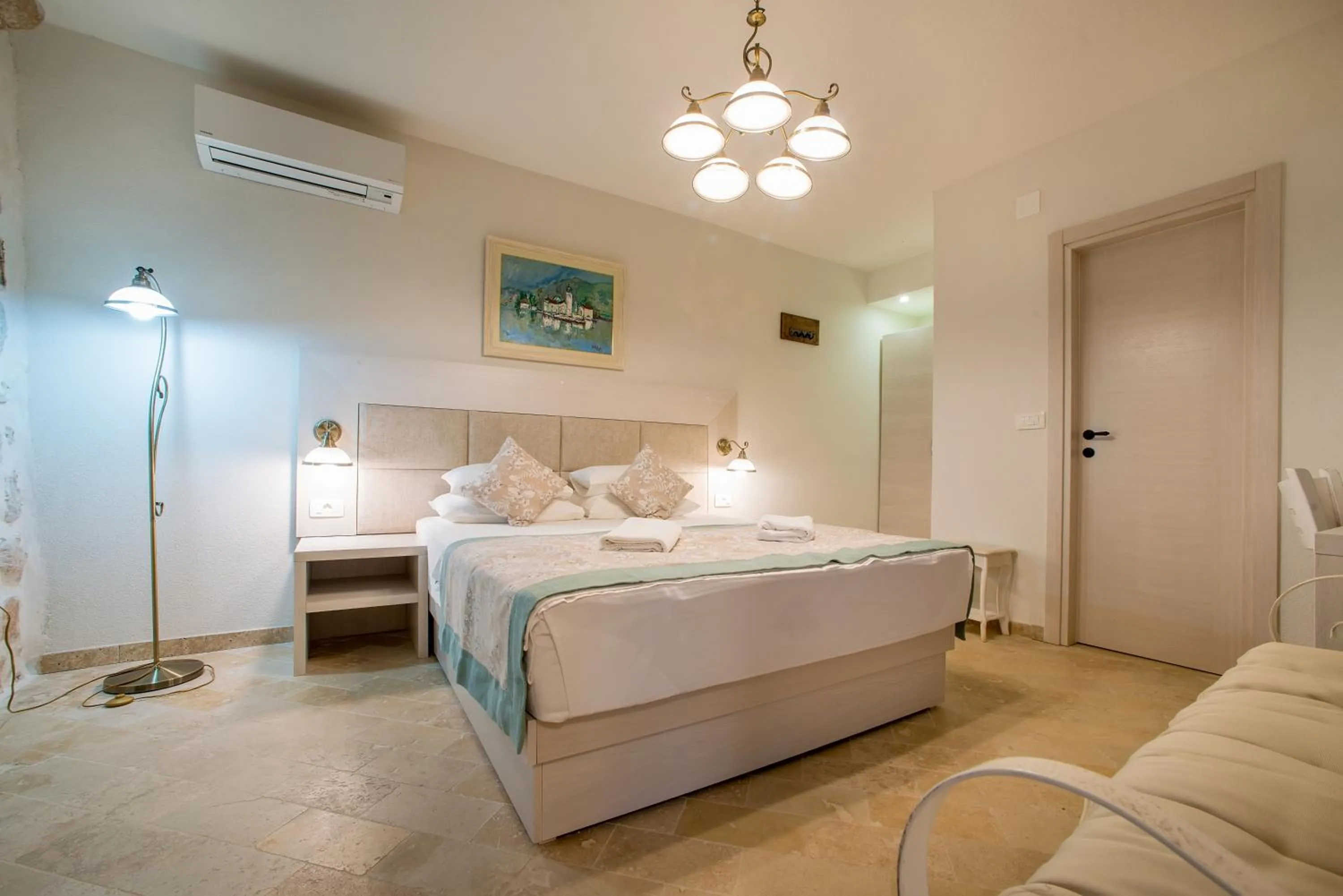 Bed in Conte Hotel & Restaurant