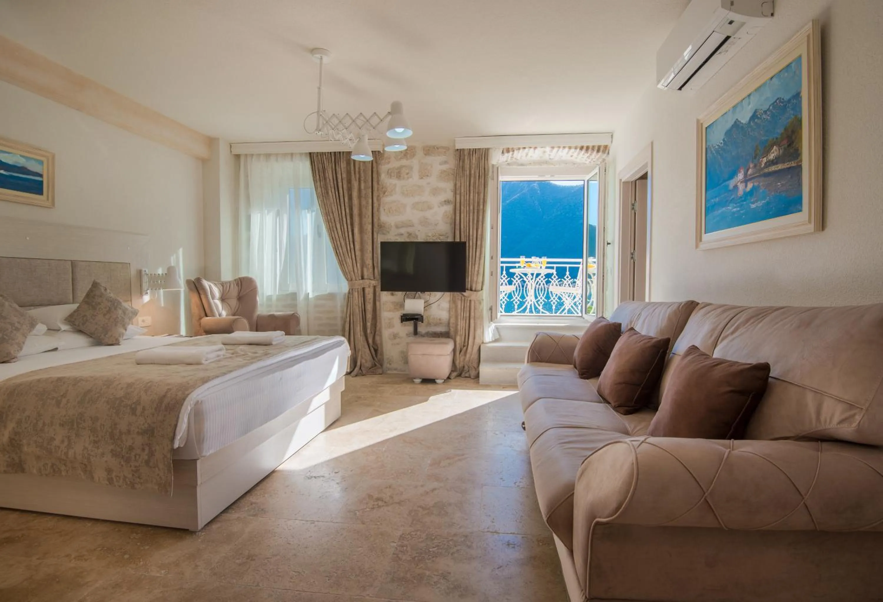 Bed in Conte Hotel & Restaurant