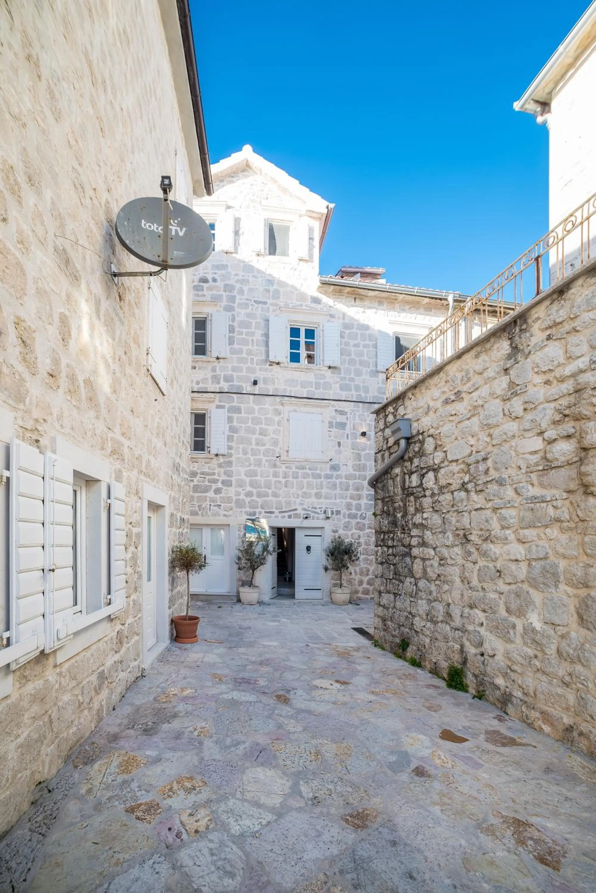 Conte Hotel & Restaurant