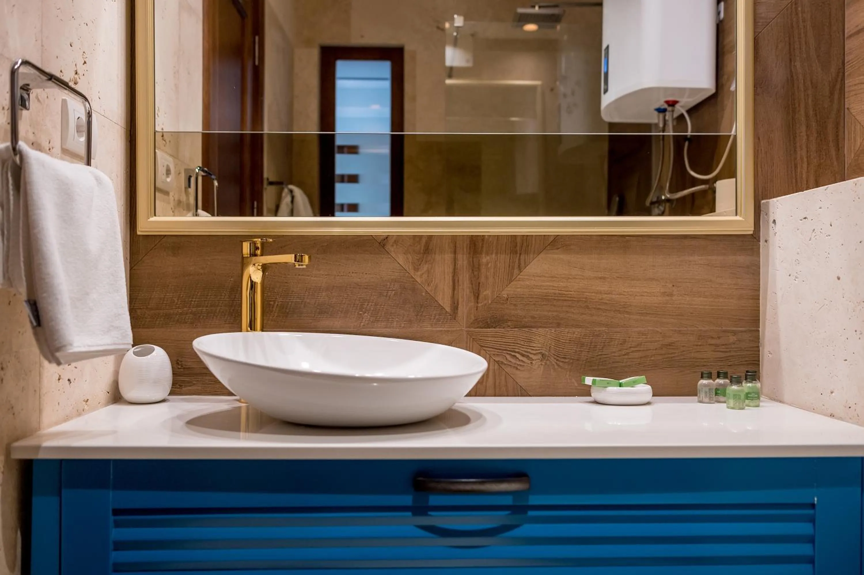 Conte Hotel & Restaurant